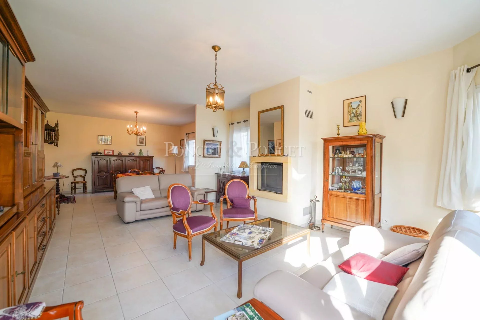 6 Bedroom Villa/Townhouse's Image 3
