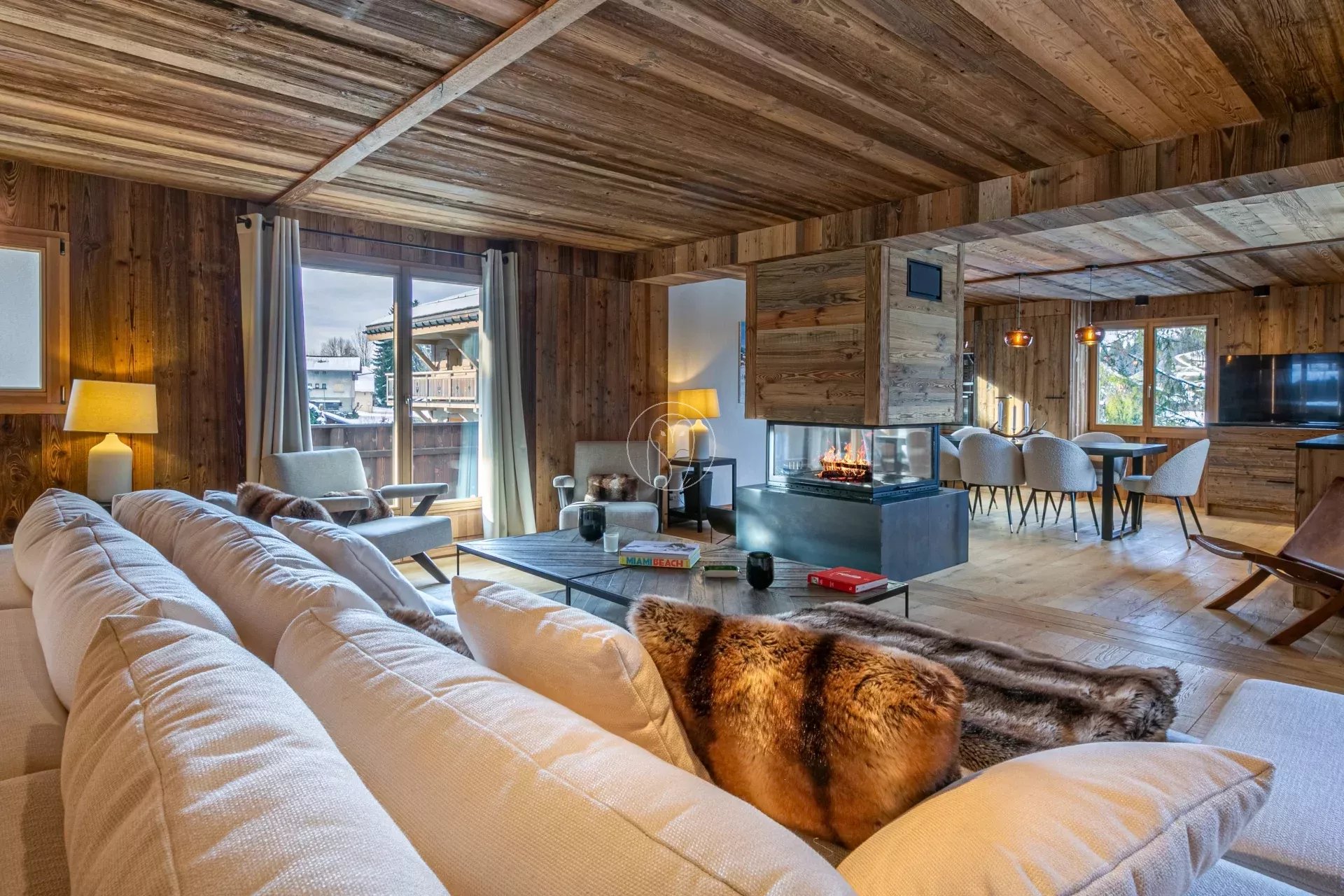 MEGEVE CENTRE - 3 EN SUITE BEDROOMS - PARKING