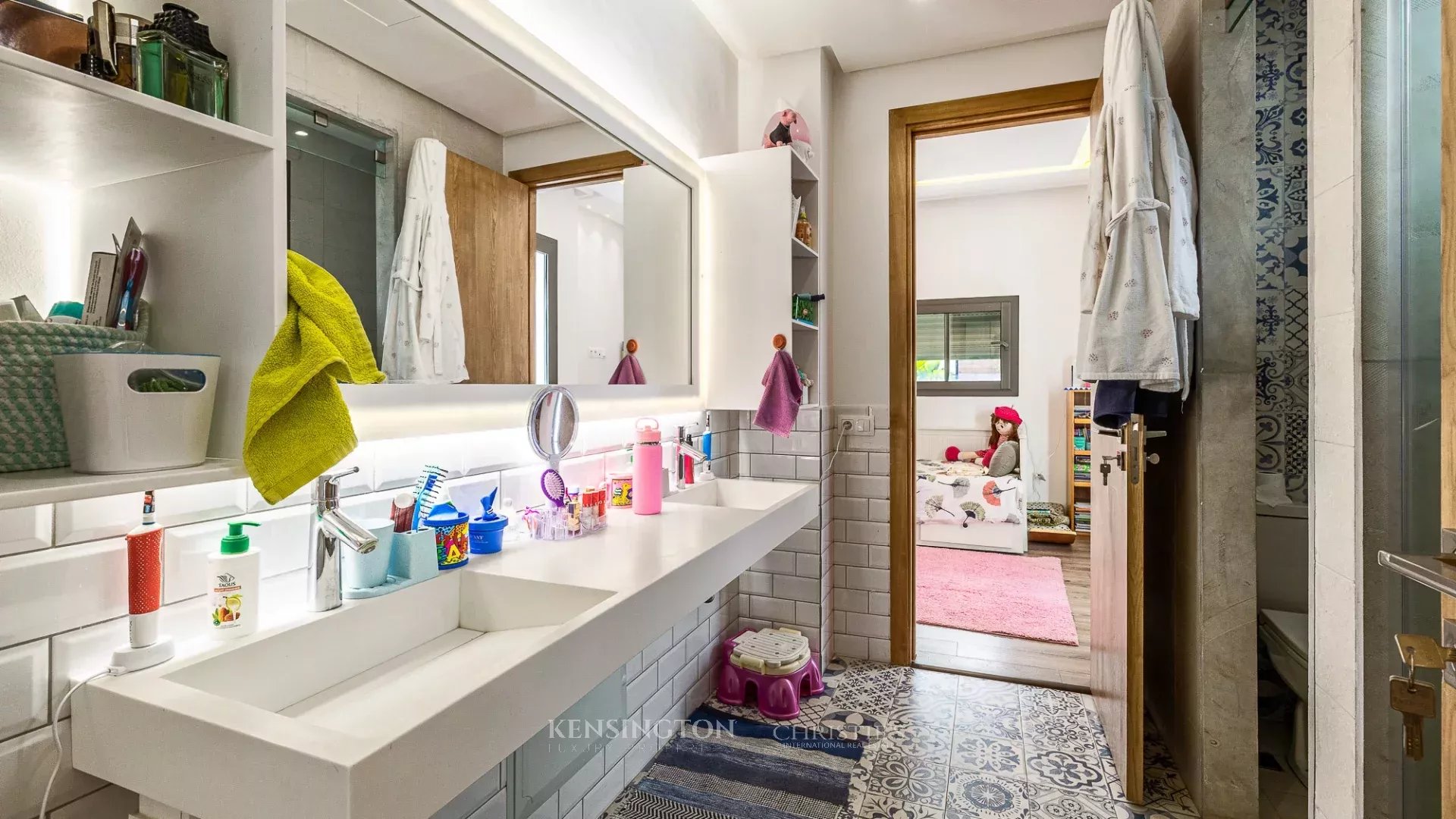 8 Bedroom Villa/Townhouse's Image 37