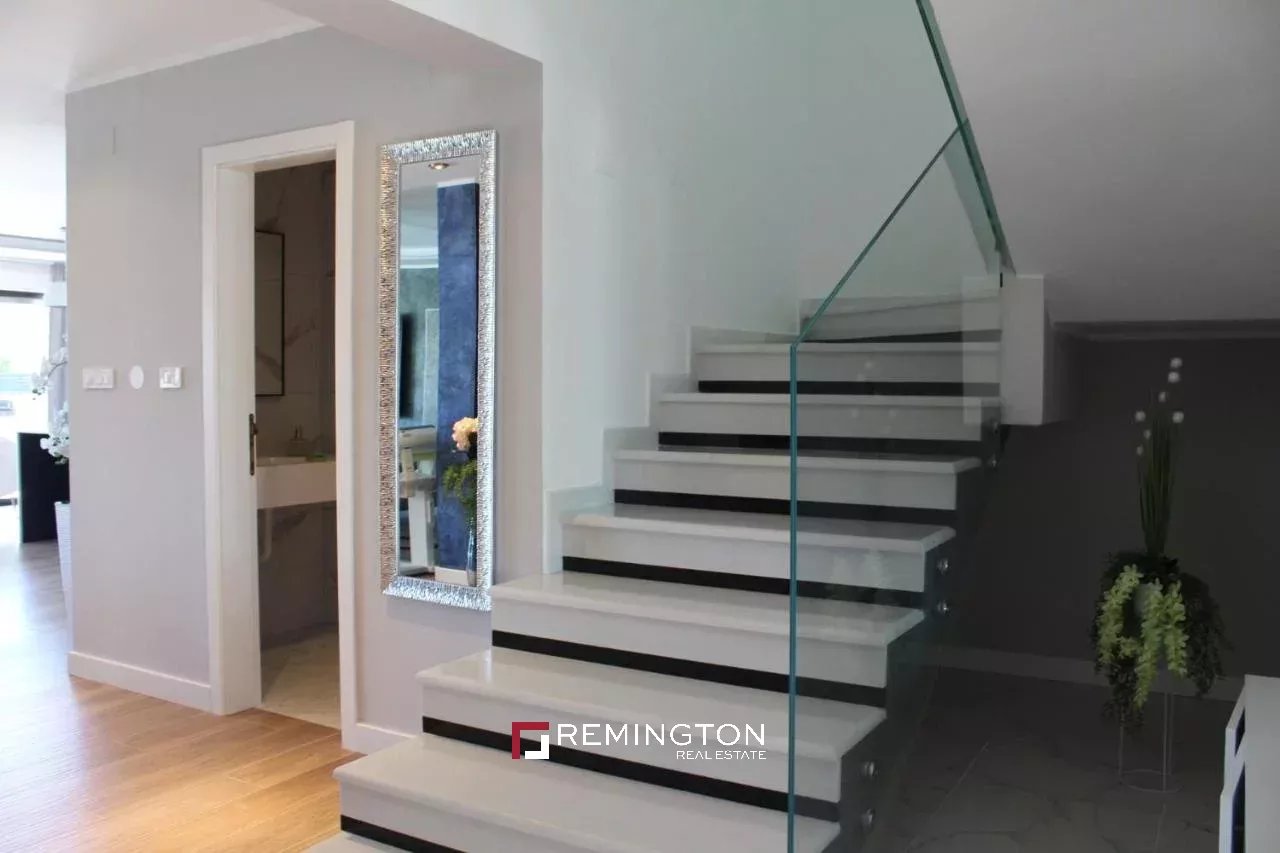 5 Bedroom Villa/Townhouse's Image 4