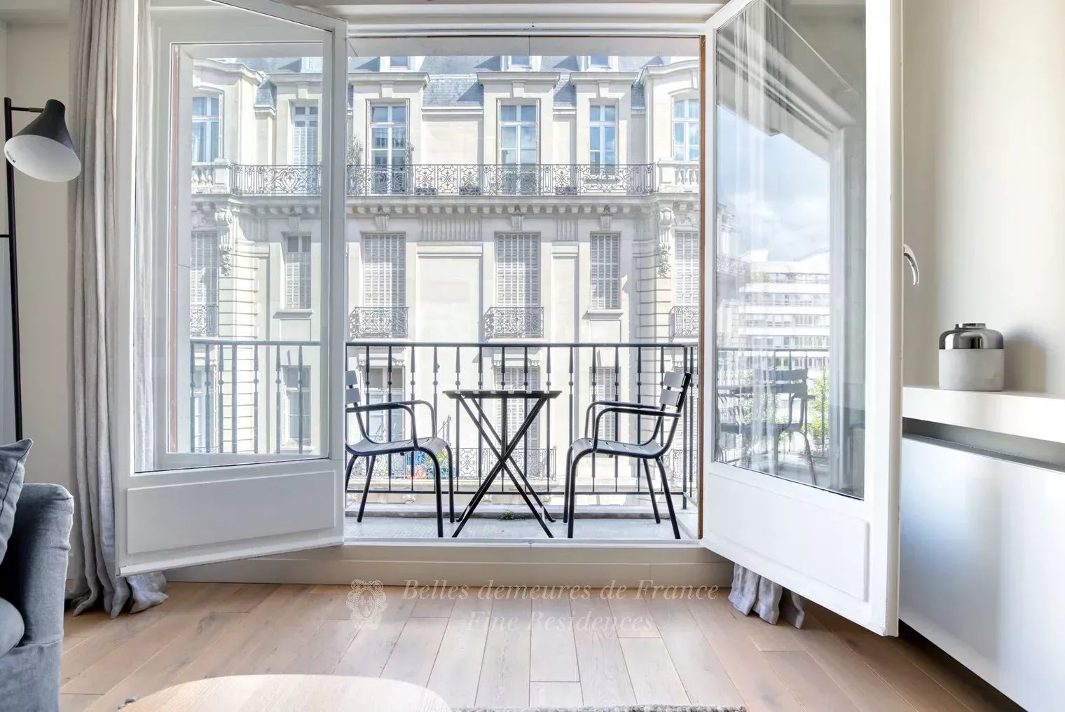Sale Apartment Paris 8th