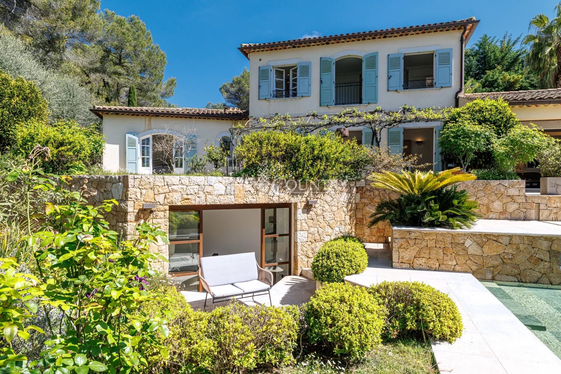 Photo of Villa For Sale in Mougins