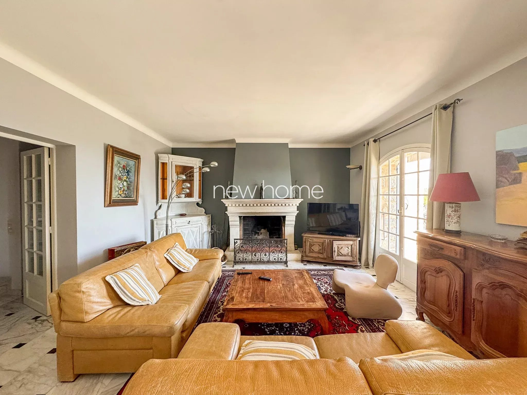 Propriété de charme en pierre  Vue mer et village  CABRIS