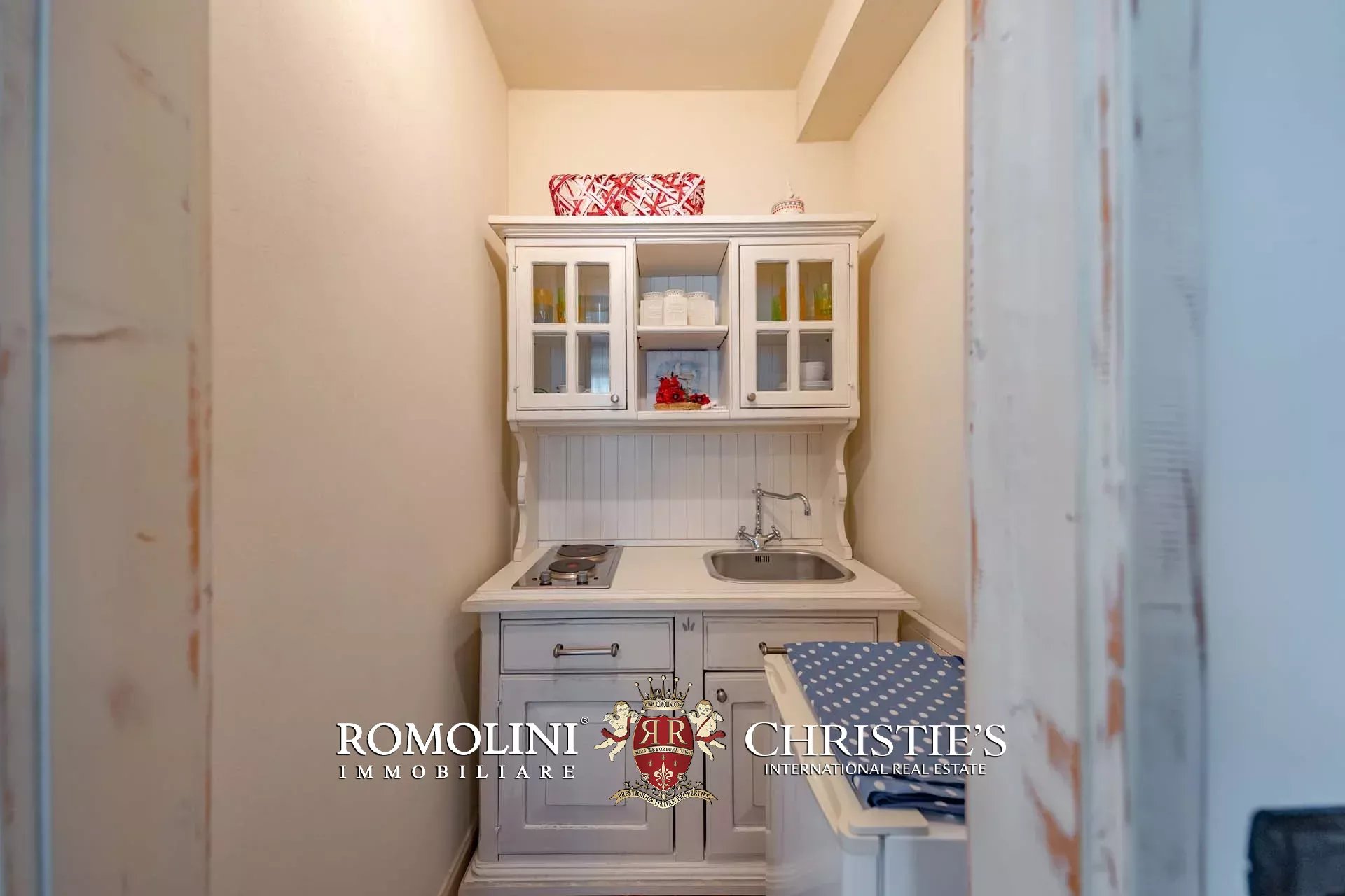 10 Bedroom Villa/Townhouse's Image 94