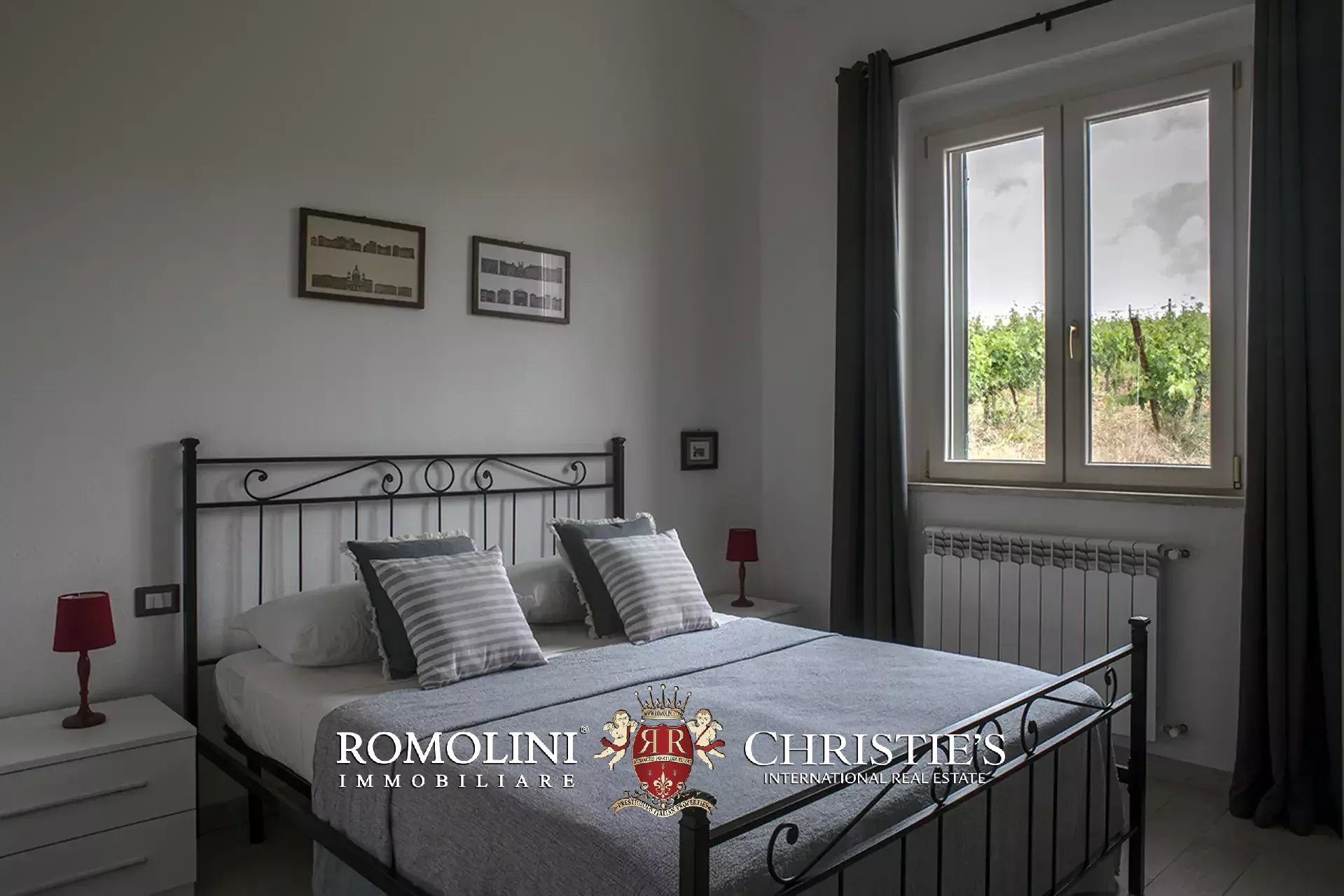 2 Bedroom Vineyard's Image 26