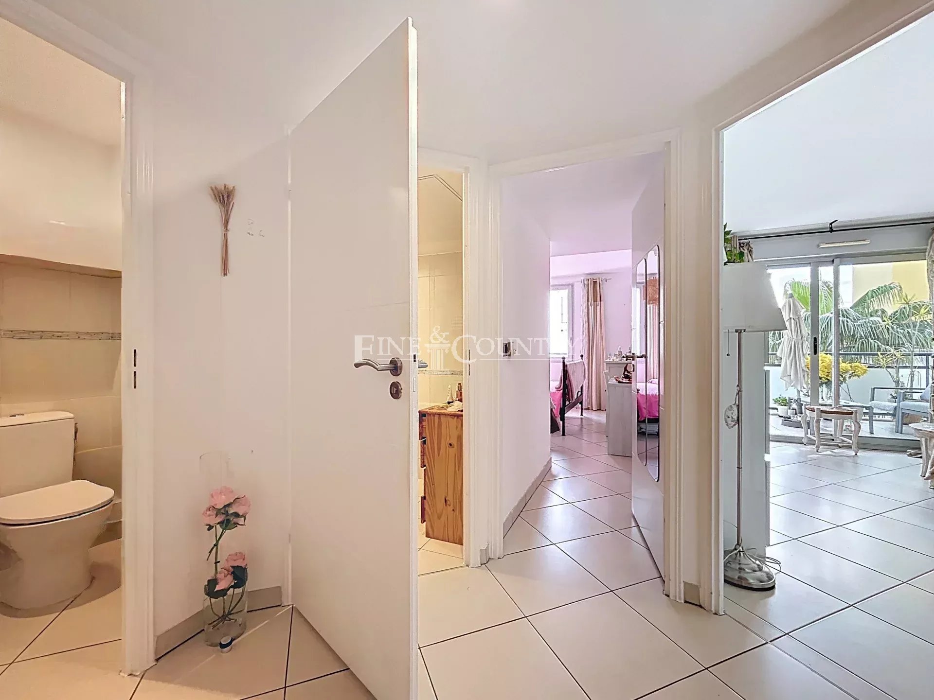 Photo of For sale in Cannes Center, one bedroom appartment  with terrasse ande garage