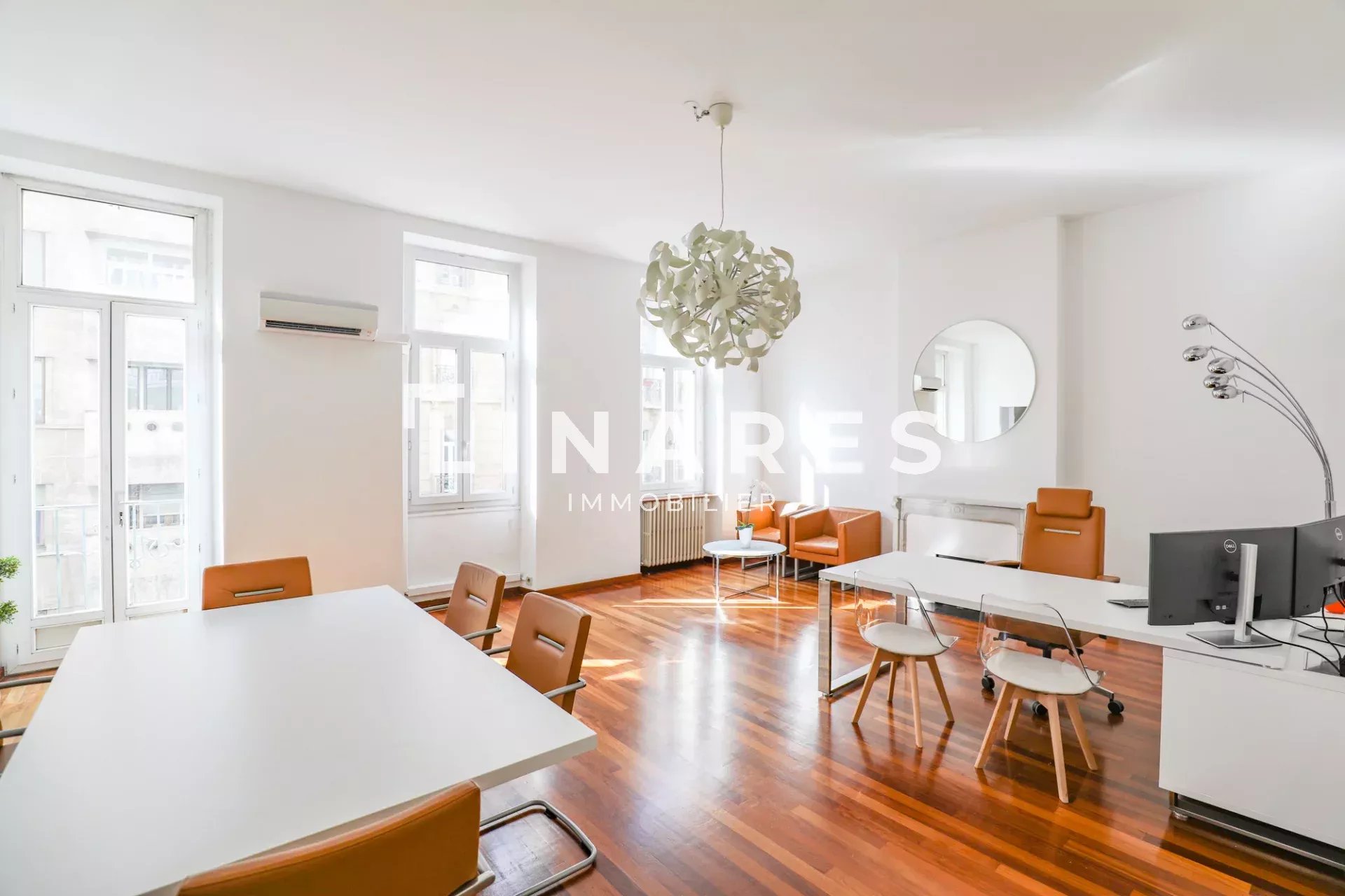 BUREAUX DE  PRESTIGE  - Bureau 147 m2 - Balcon - Parking en sus -  13008