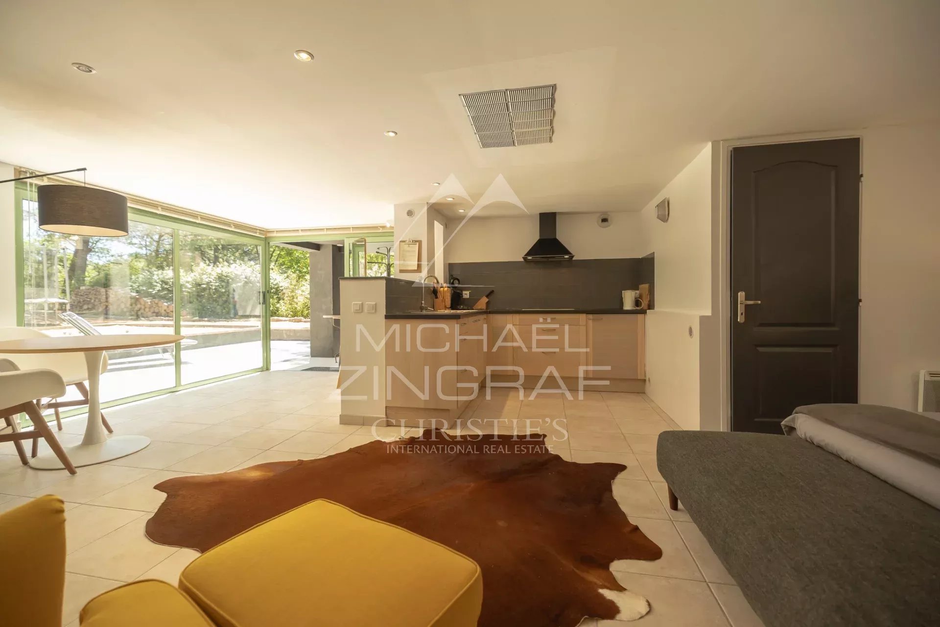 6 Bedroom Villa/Townhouse's Image 12