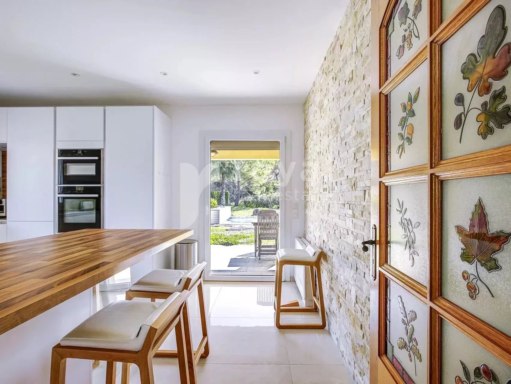 Villa avec jardin et piscine — photo 14