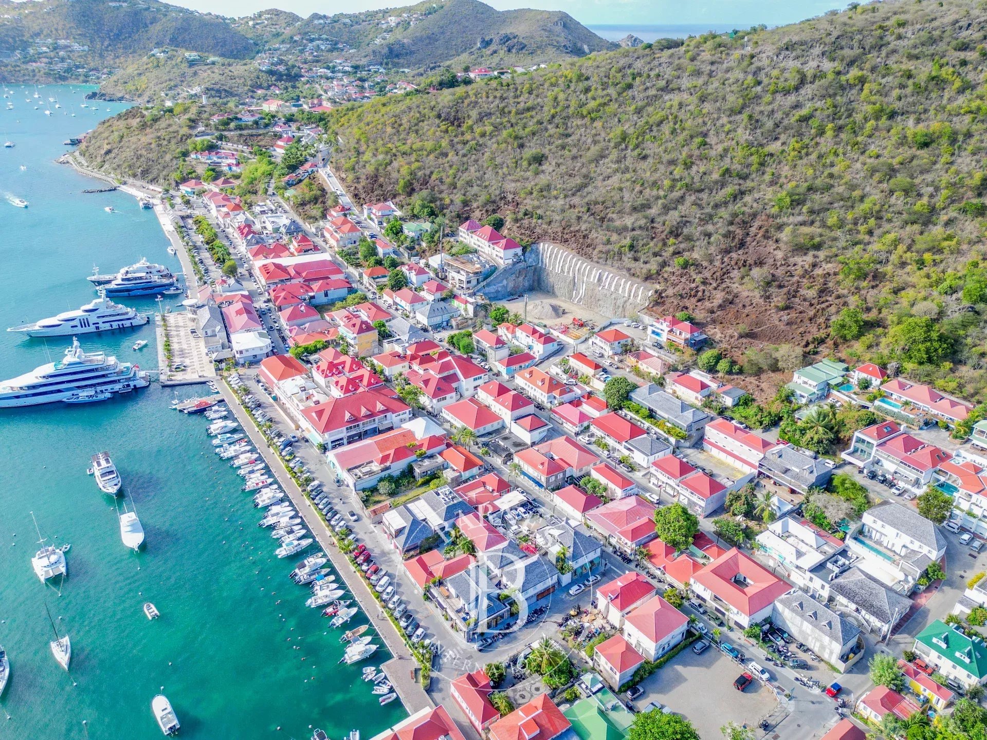 Local commercial d’exception à Gustavia – Cession de droit au bail