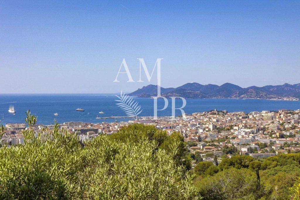 Villa for sale in Cannes — Luxury Villa Cannes: Sea View Family Estate in Gated Domain
