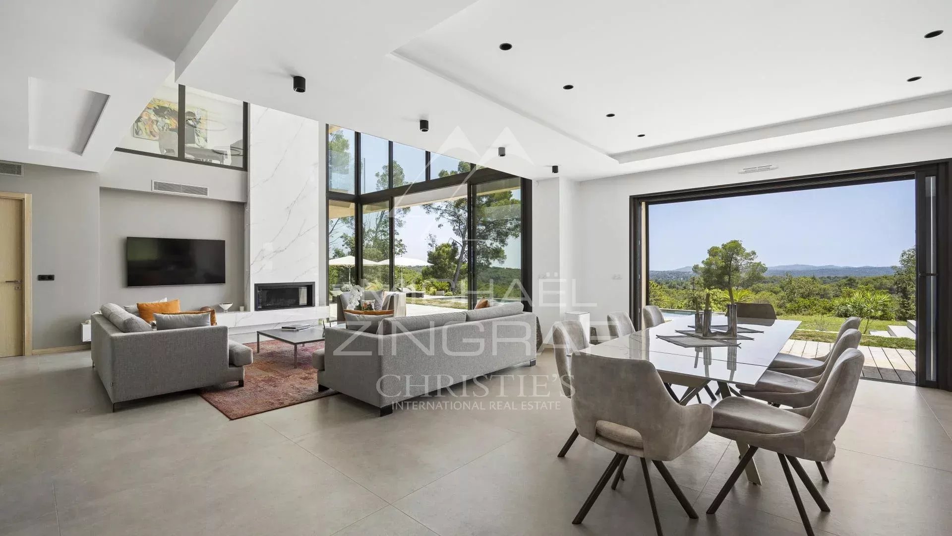 5 Bedroom Villa/Townhouse's Image 3