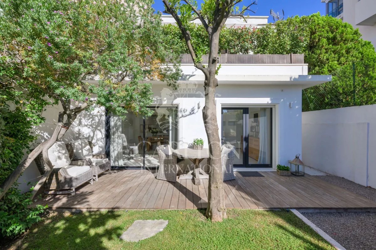 EXCLUSIVITÉ – CANNES PALM BEACH – VILLA CONTEMPORAINE