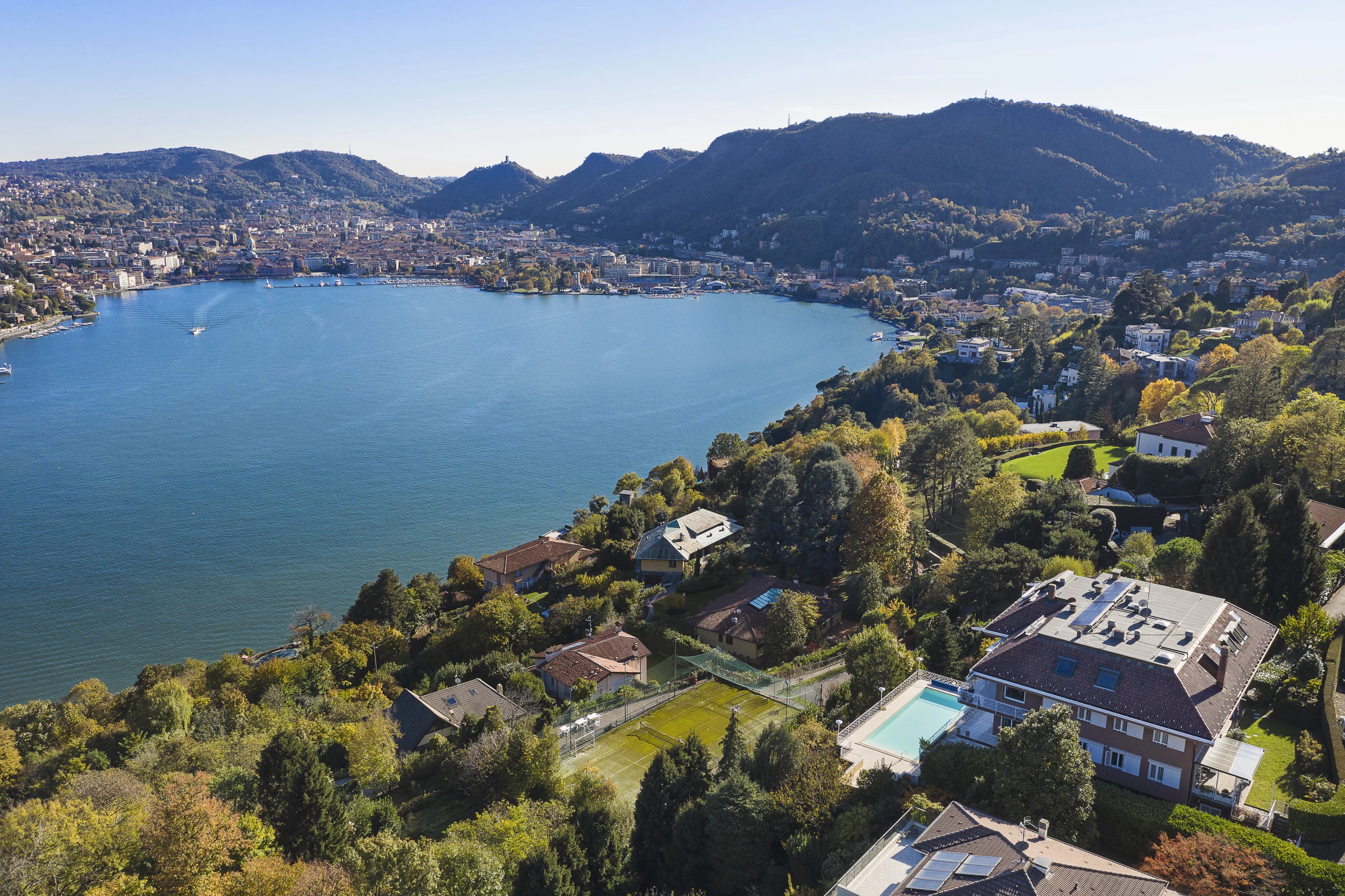 Multi-room apartment in prestigious building, with swimming pool, Lake Como - picture 9 title=
