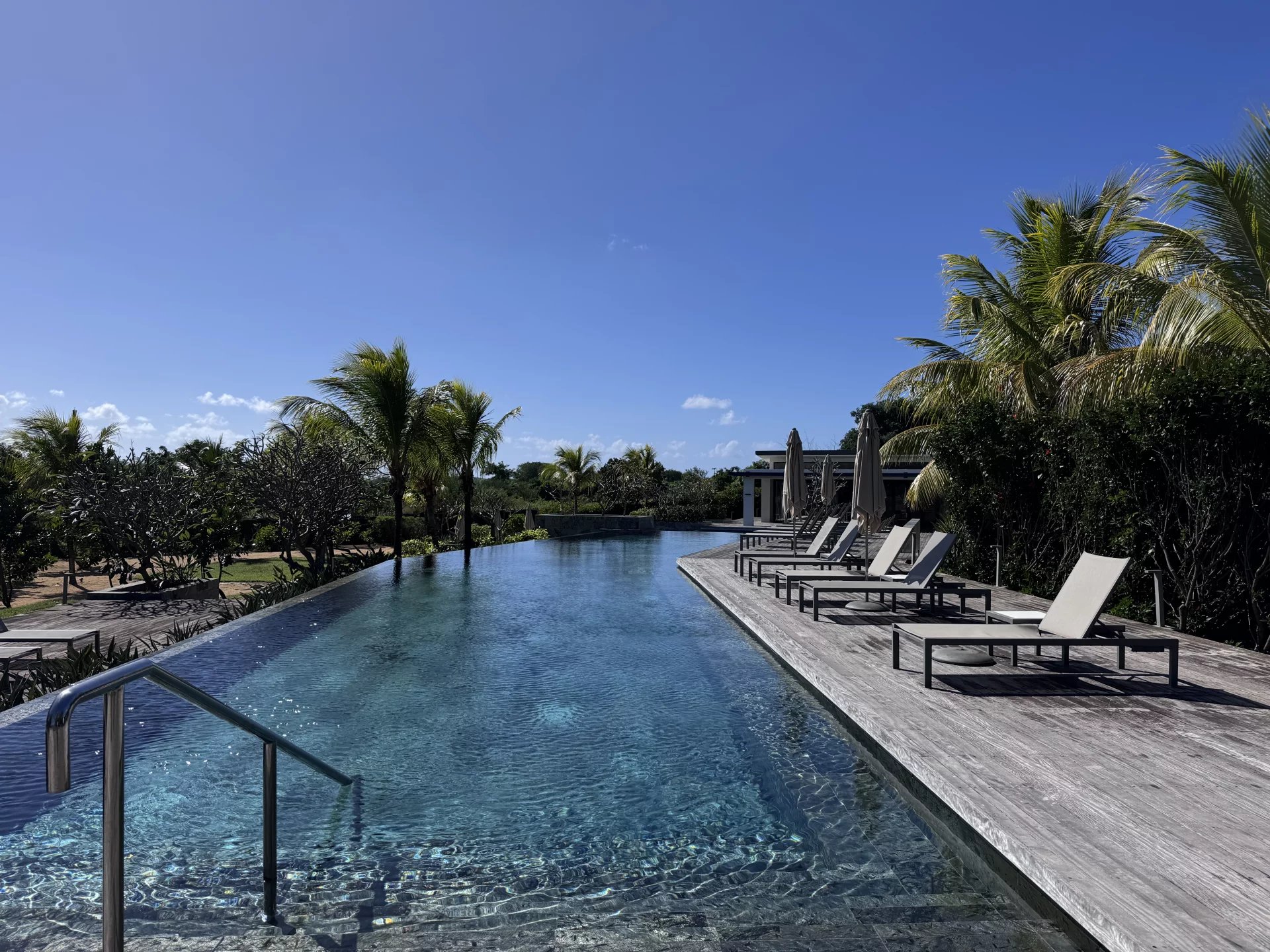 Spacious 3-Bedroom First-Floor Apartment with Covered Terrace