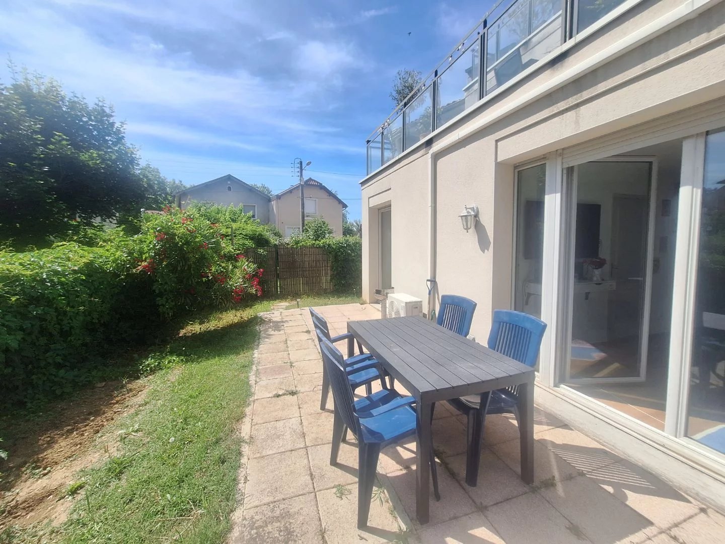 Beau T3 DE 55.1m²-JARDIN PRIVATIF 66m²-GARAGE-PROCHE MONTCHAT