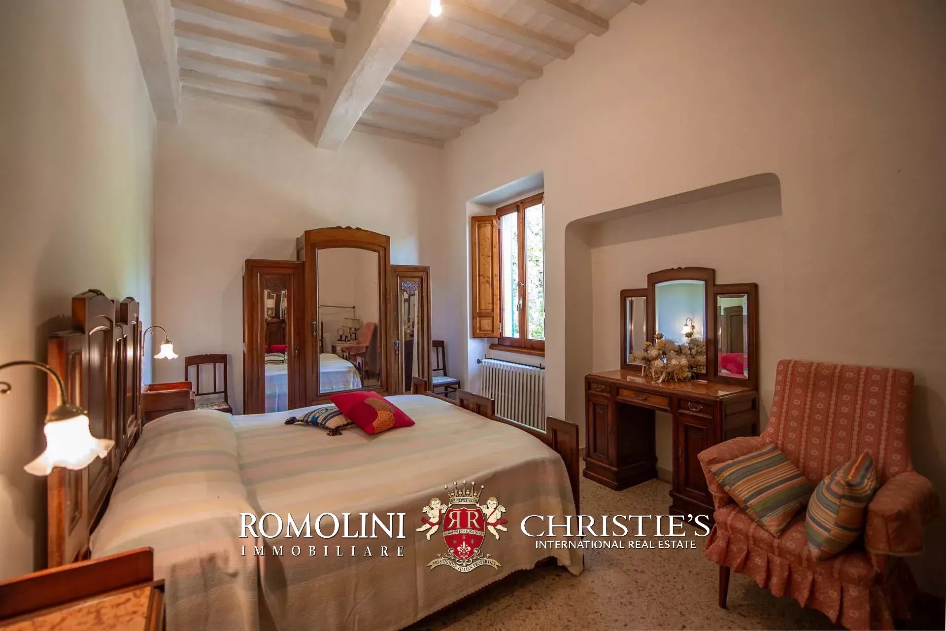 6 Bedroom Villa/Townhouse's Image 37