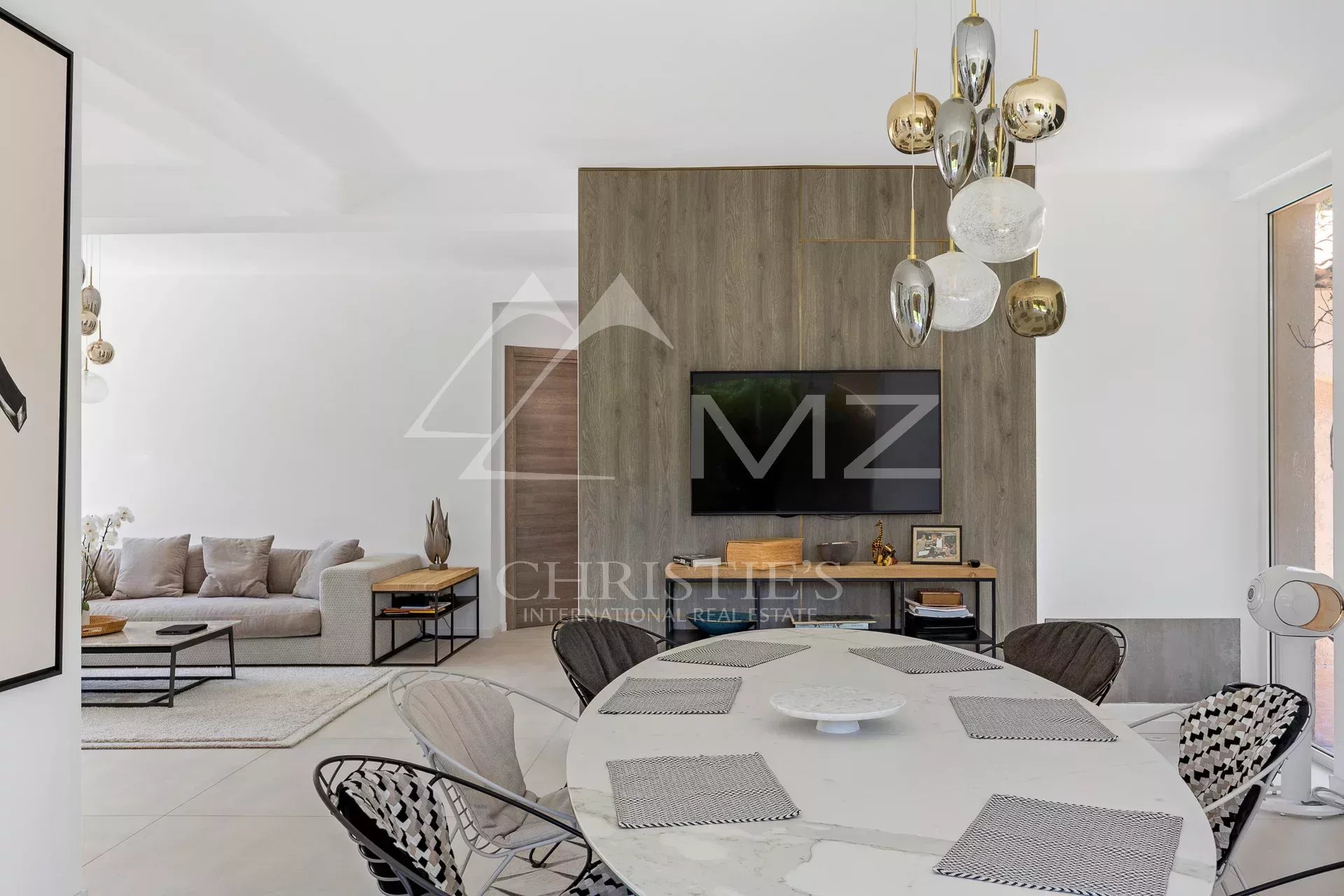 8 Bedroom Villa/Townhouse's Image 3
