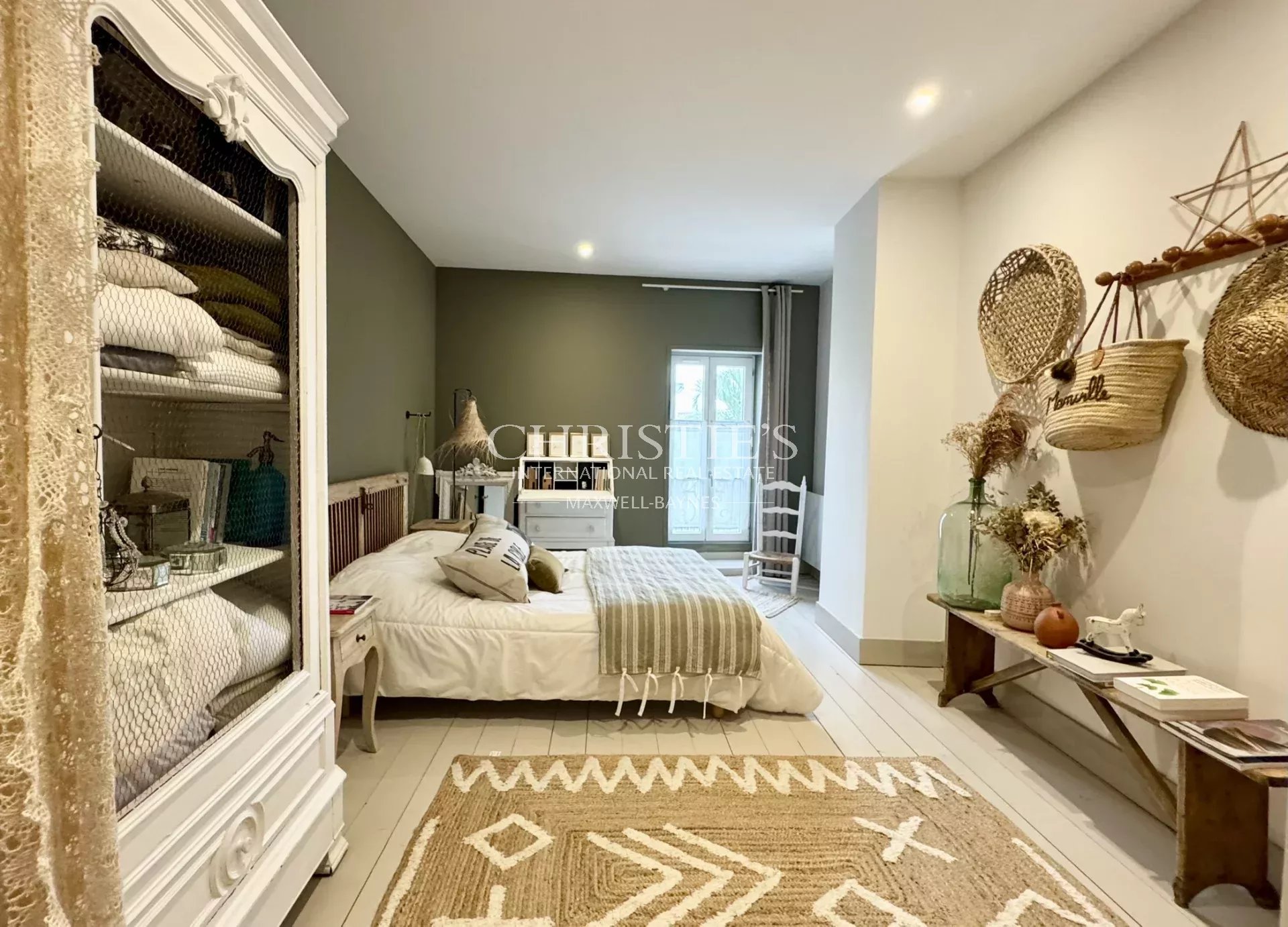 5 Bedroom Villa/Townhouse's Image 18