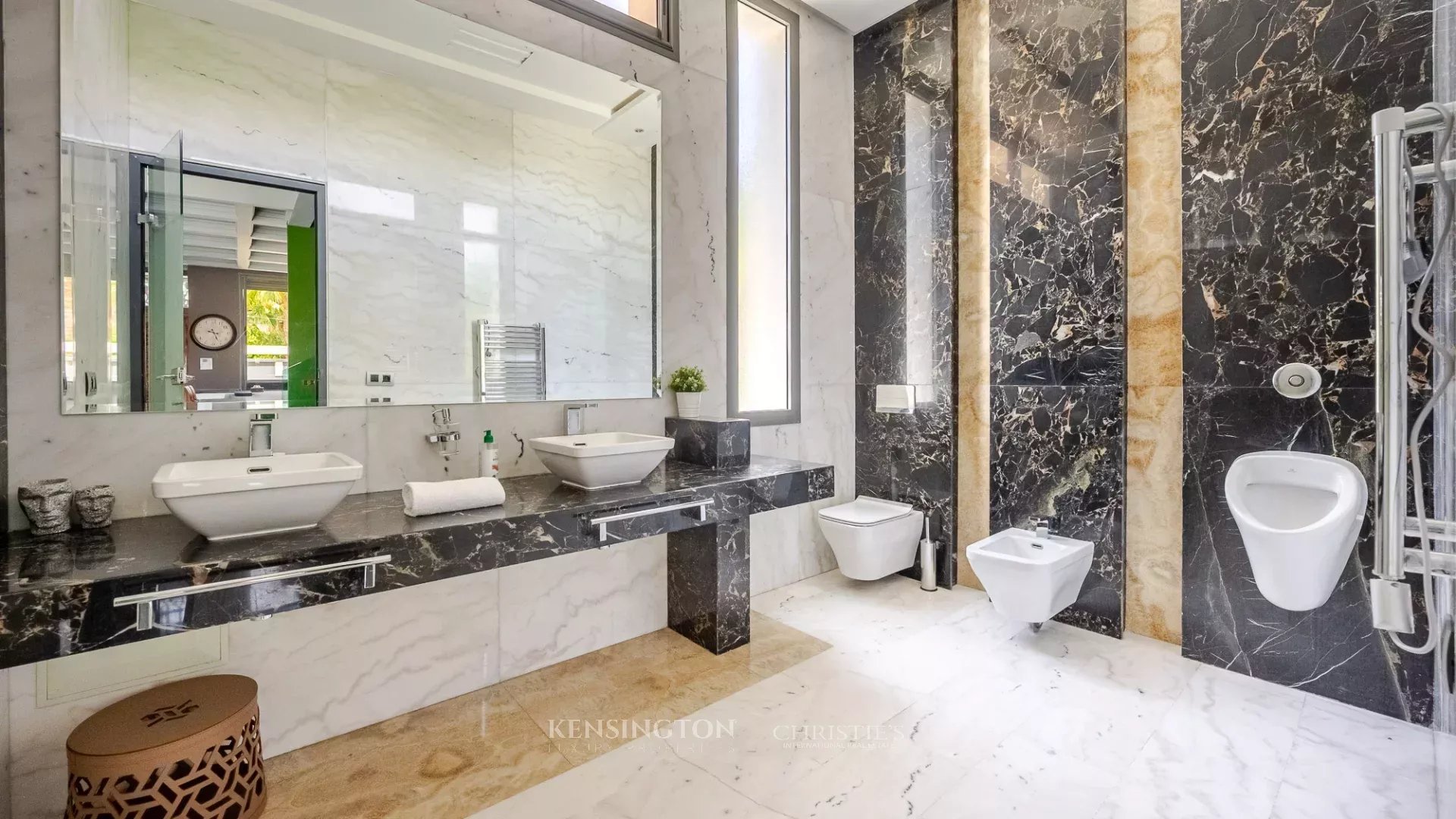 4 Bedroom Villa/Townhouse's Image 18