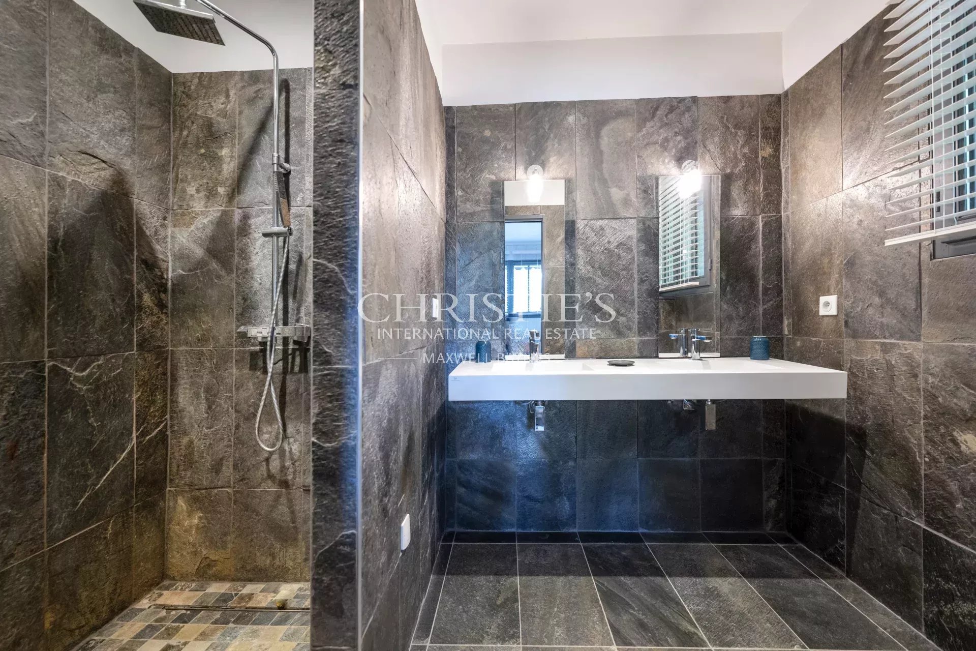 5 Bedroom Villa/Townhouse's Image 6