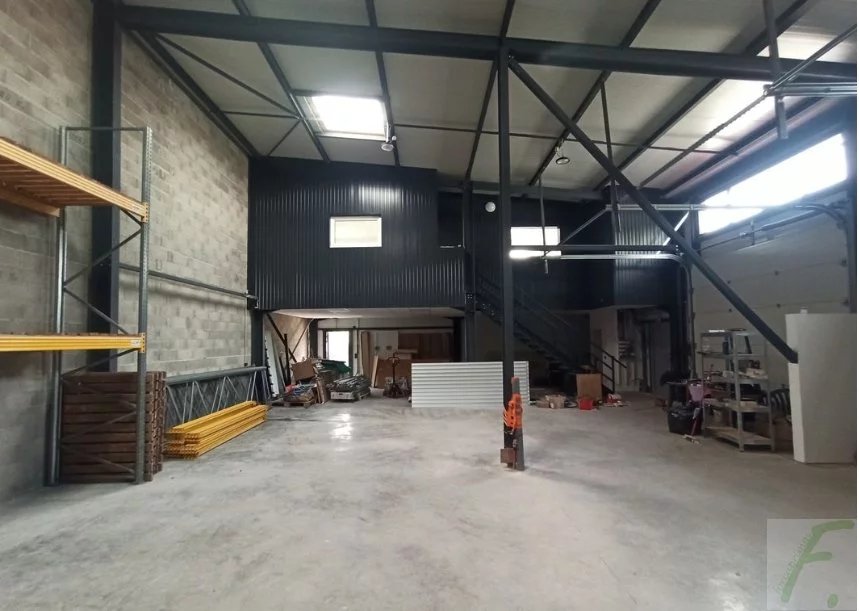 LE VERSOUD - A louer - Local artisanal de 234 m²