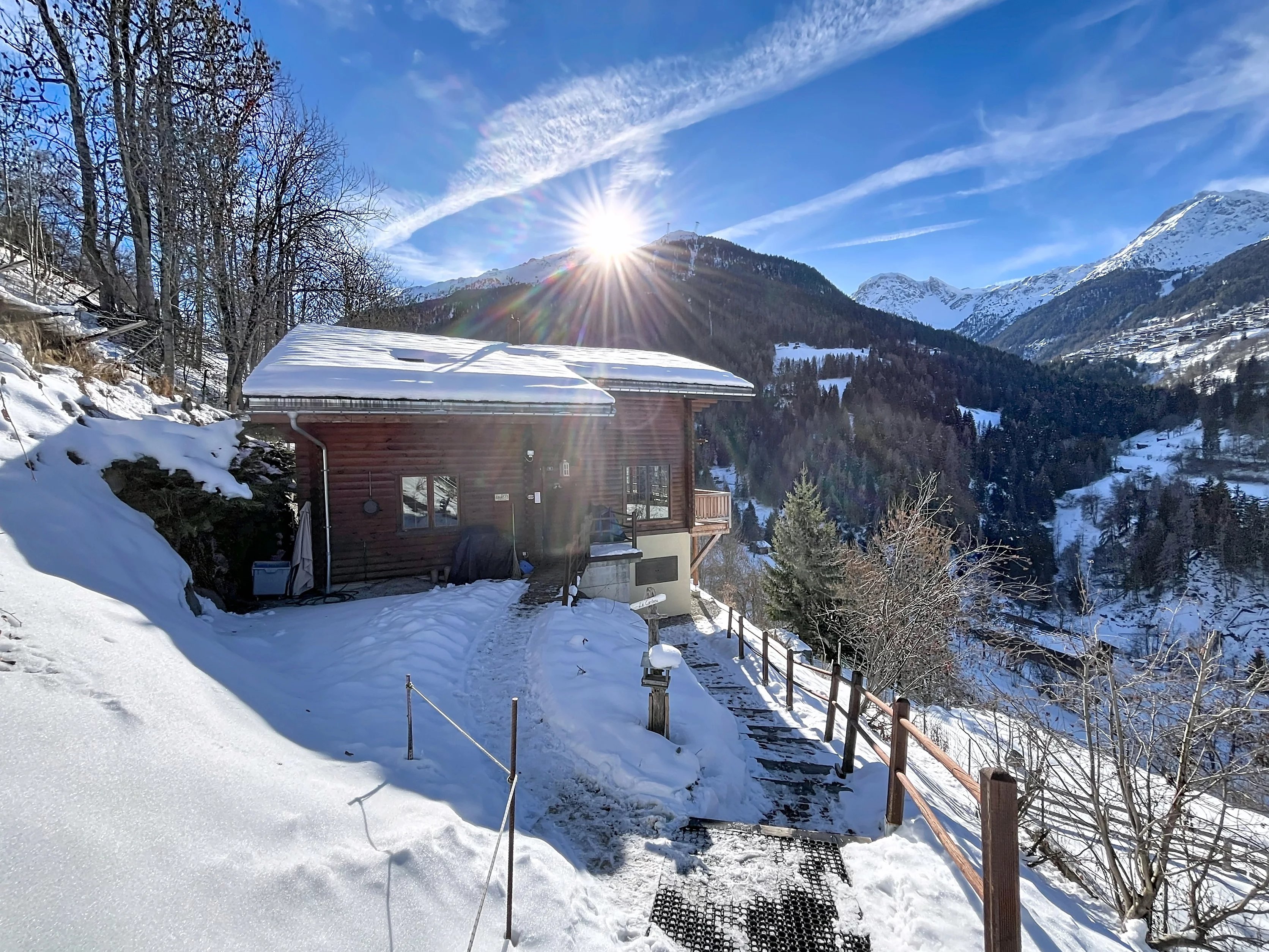 Chalet canadien en rondins avec deux appartements et vue imprenable - Photo 3