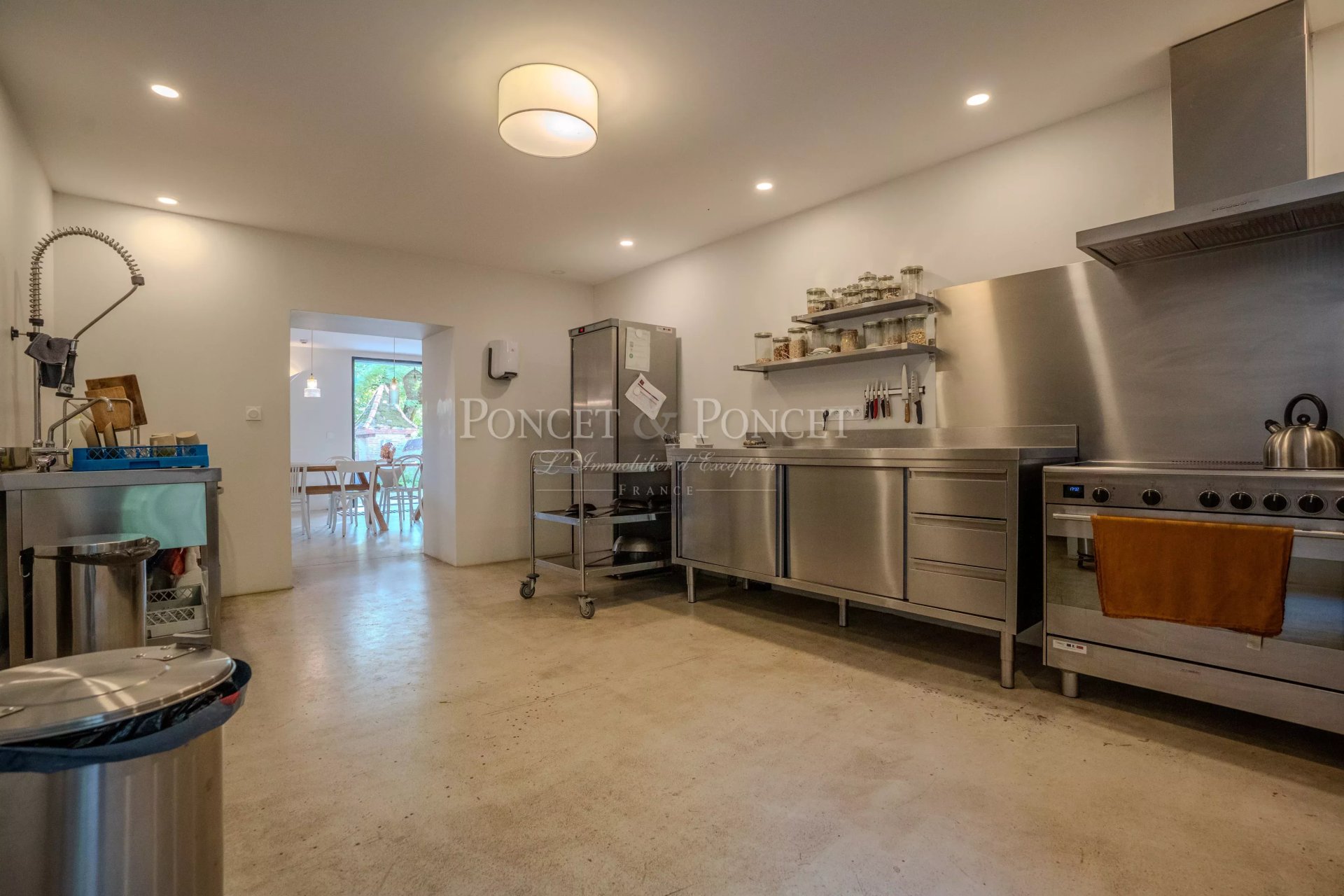 18 Bedroom Villa/Townhouse's Image 27