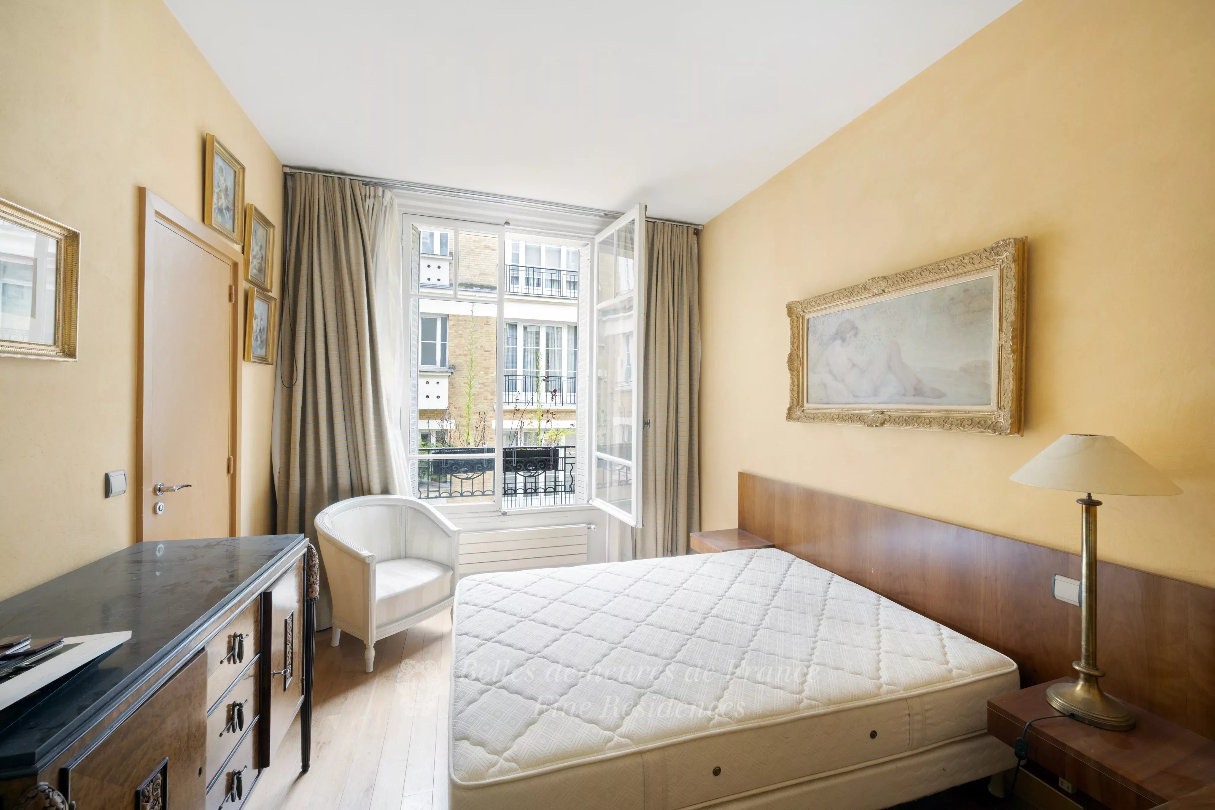 Sale Apartment Paris 7th