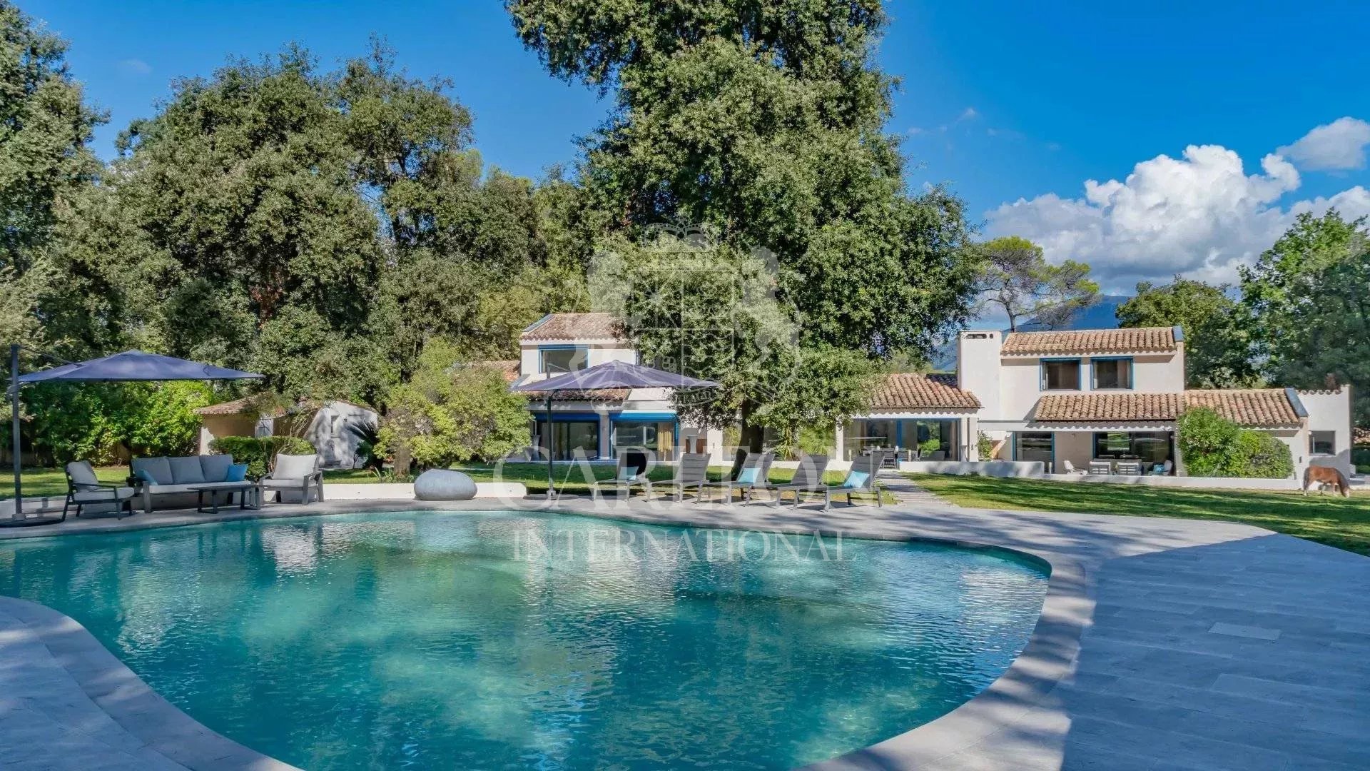 VILLA DE PRESTIGE – DOMAINE SÉCURISÉ VALBONNE