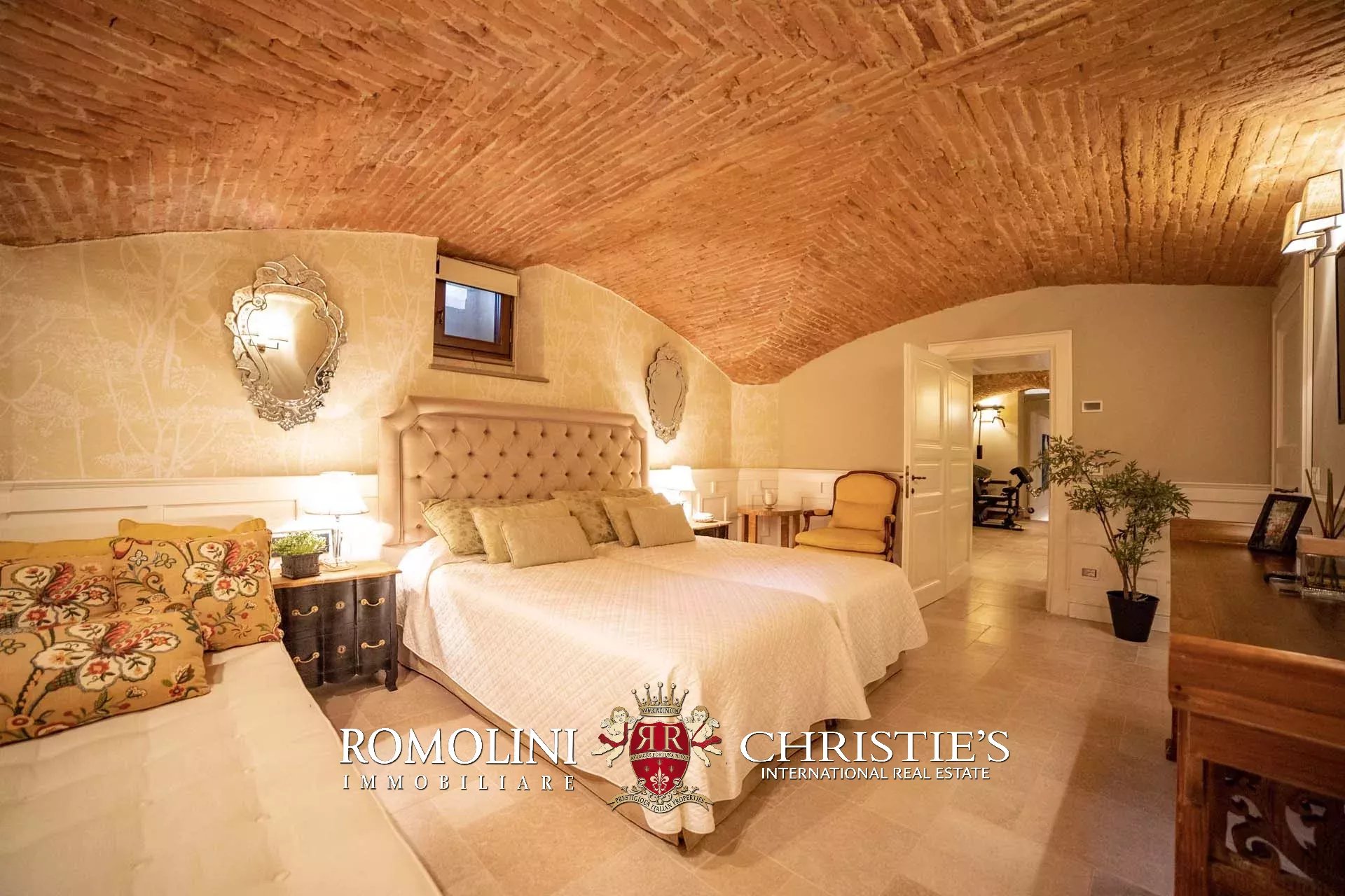 5 Bedroom Villa/Townhouse's Image 29