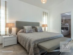 132 m² 4-room apartment with 43 m² terrace — photo 2 of 3