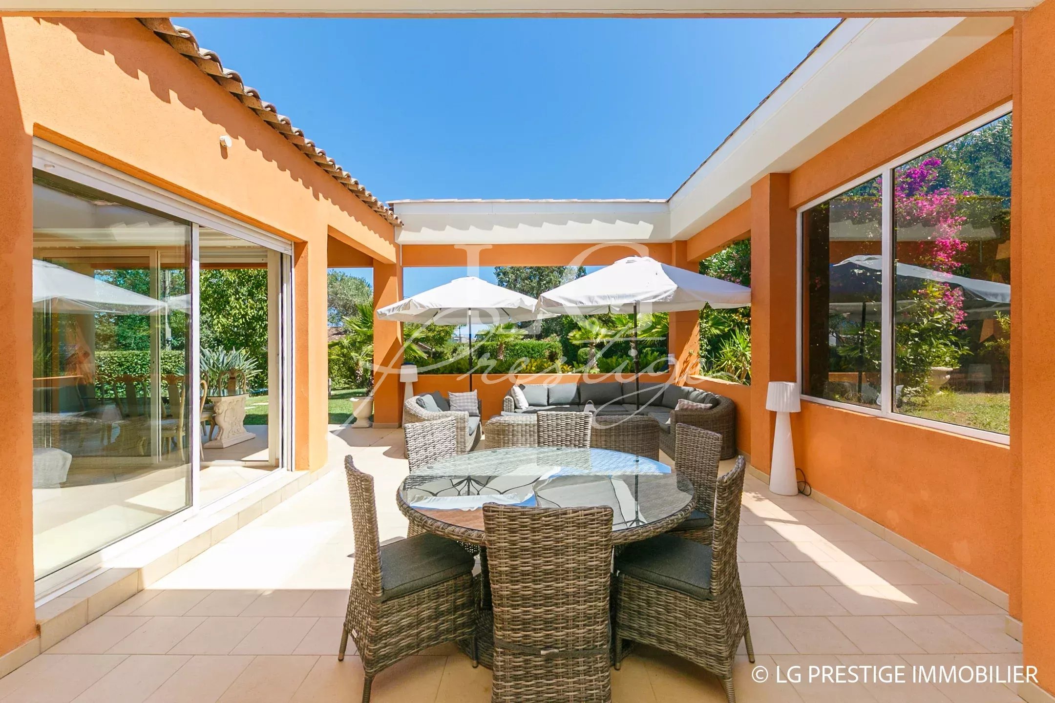Maison de plain pied avec piscine