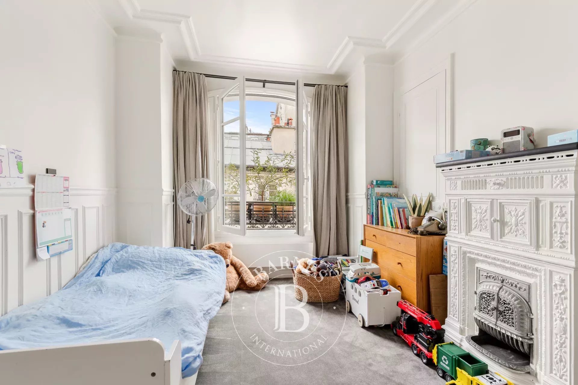 Apartment for sale - Paris 3 - 3 bedrooms - unobstructed views - lift - concierge - picture 14
