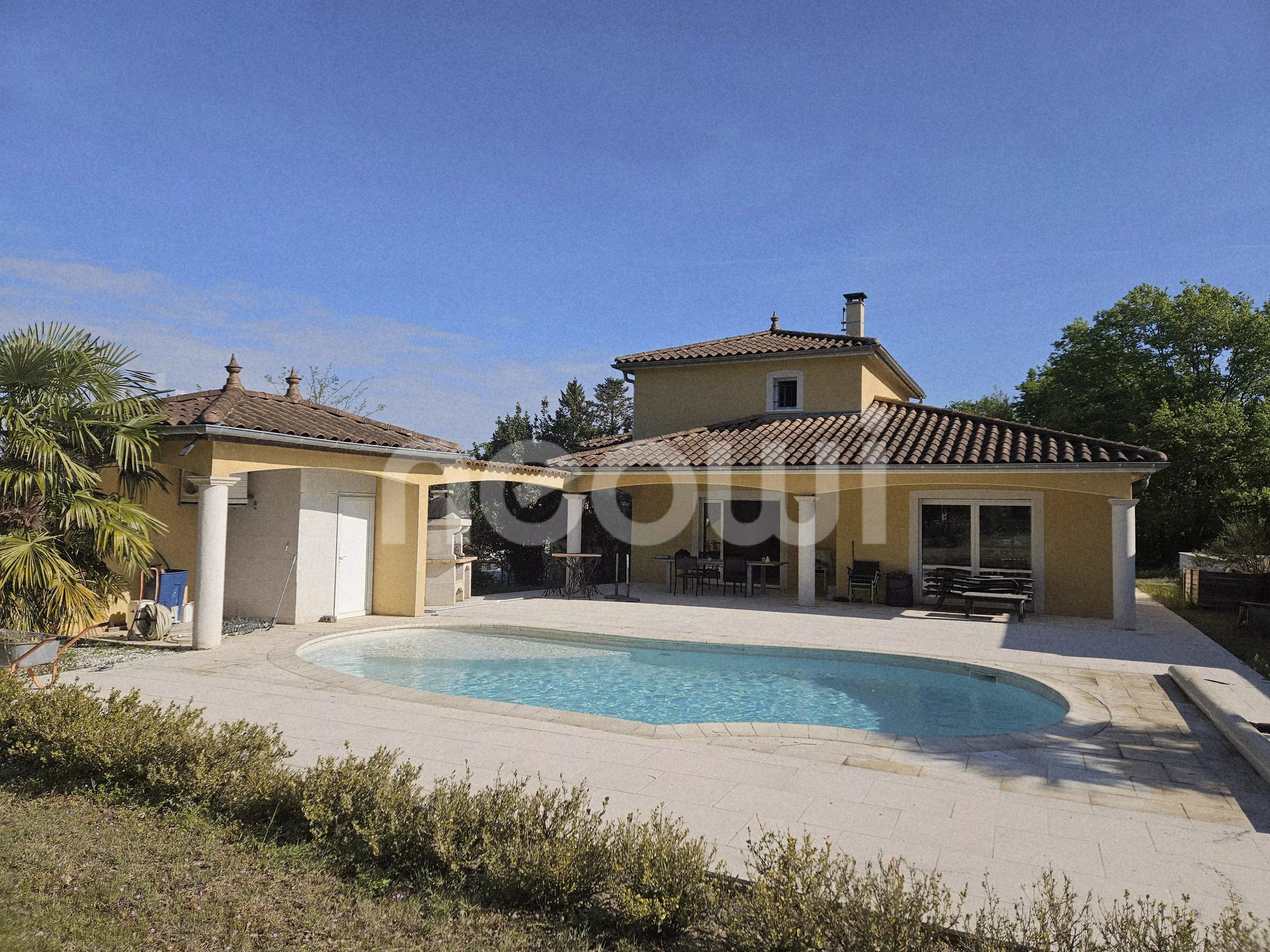 MONTMERLE SUR SAÔNE - MAISON AVEC PISCINE