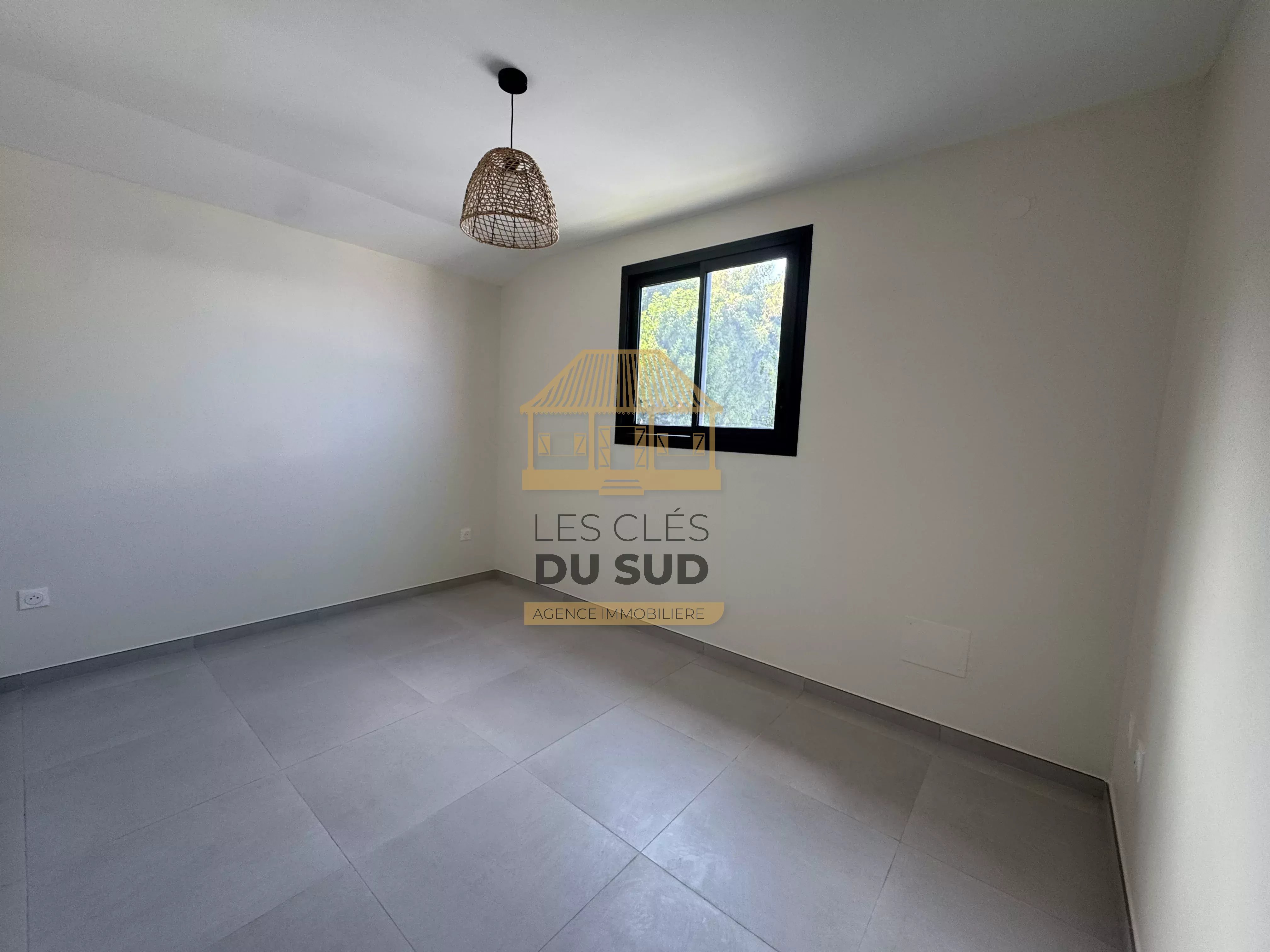 PETITE-ÎLE – MAISON NEUVE 2025 AVEC VUE MER – 3 CHAMBRES ET TERRASSE