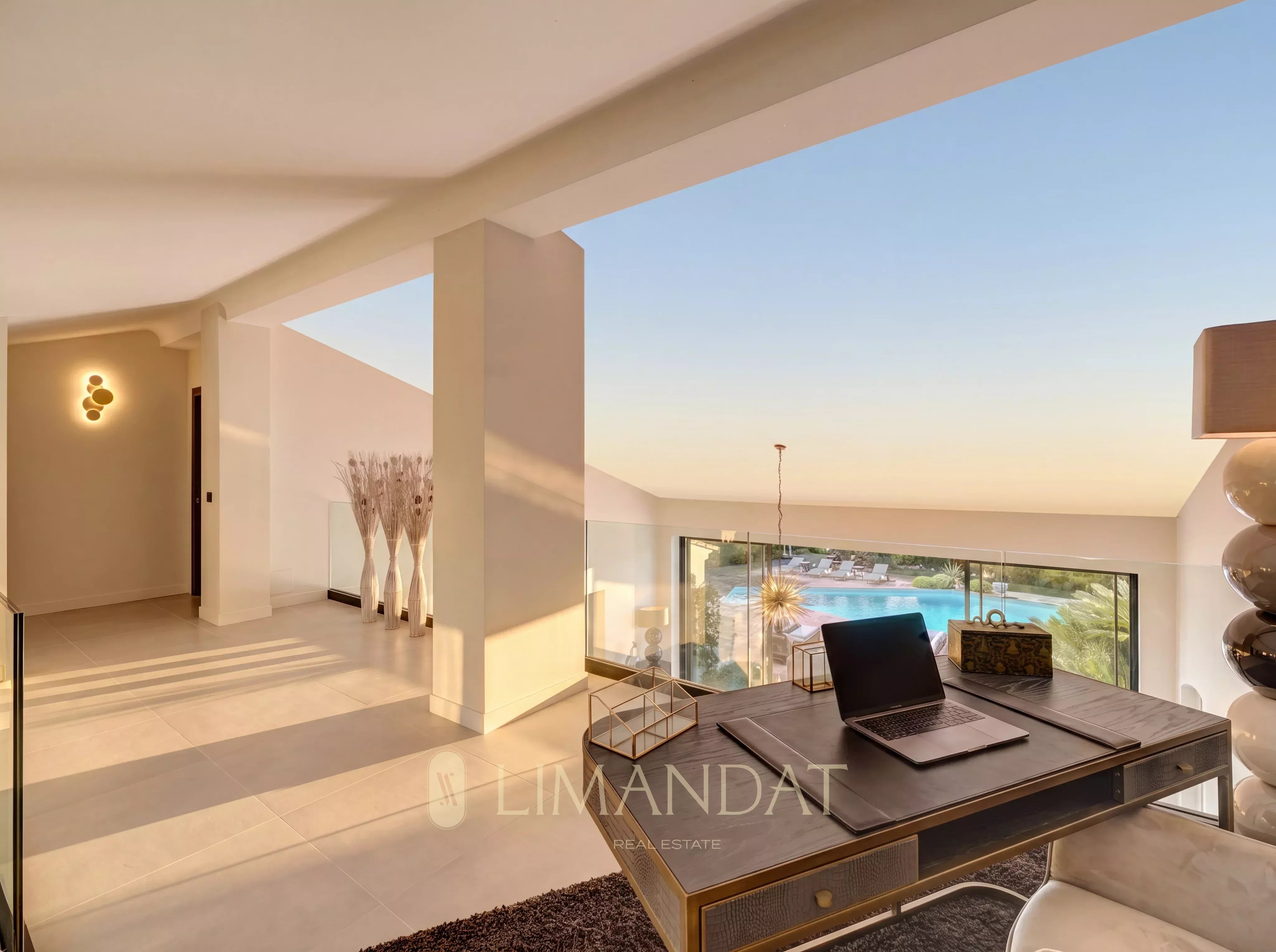 Location longue durée | Mougins – Villa néo-provençale 5 suites, piscine, parc paysager 3 500 m²