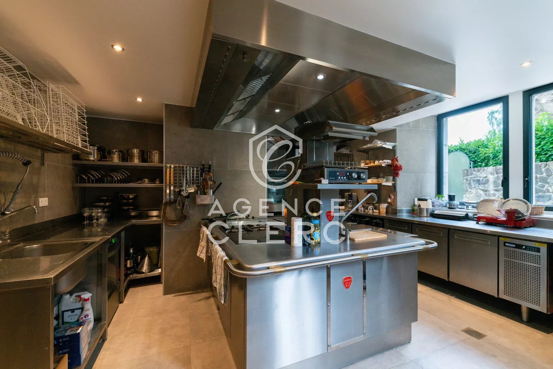 8 Bedroom Villa/Townhouse's Image 20