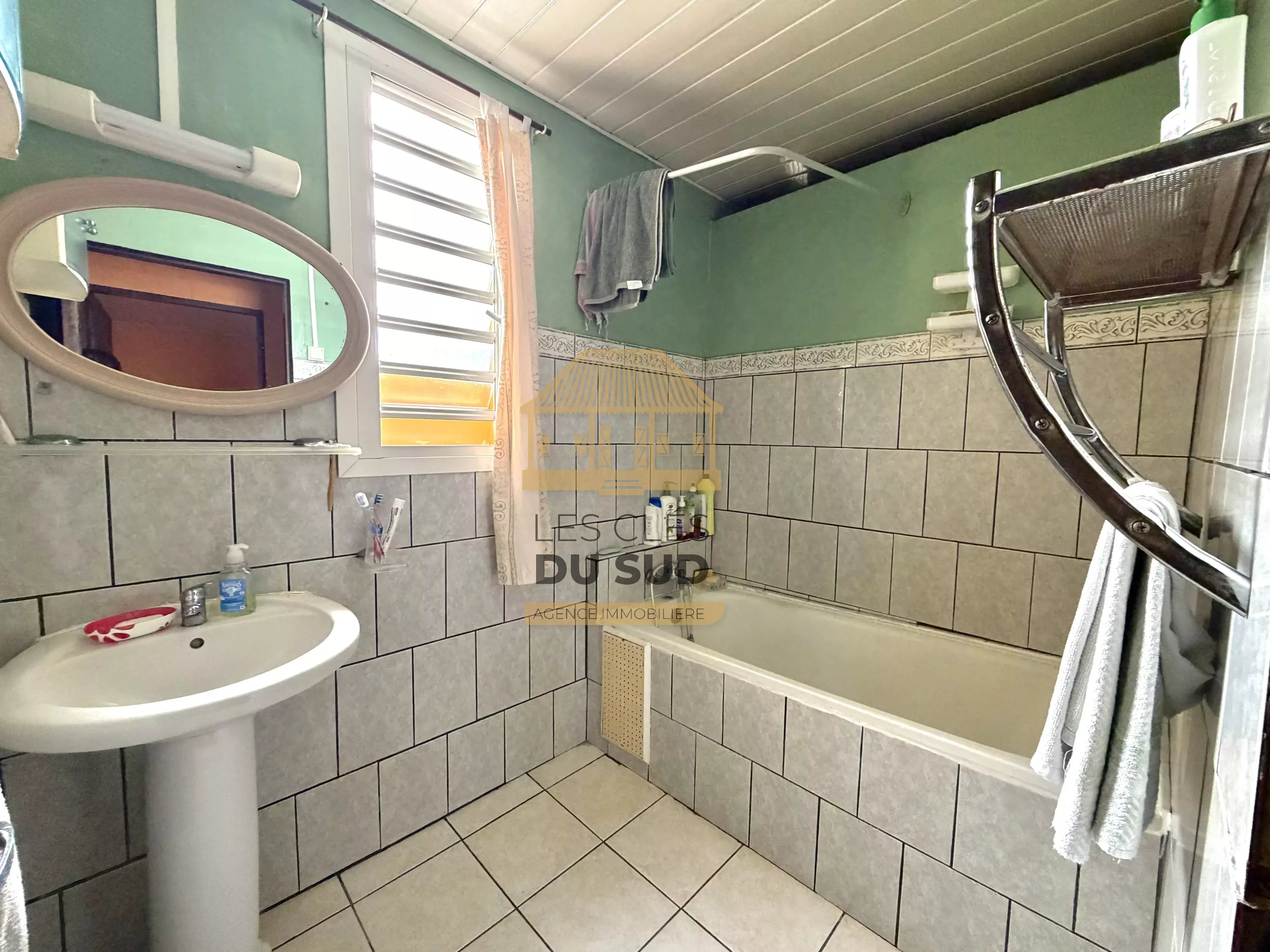 A VENDRE - MAISON DE TYPE T4 DE 101 M² ENVIRON - SAINT JOSEPH - 197 000 €