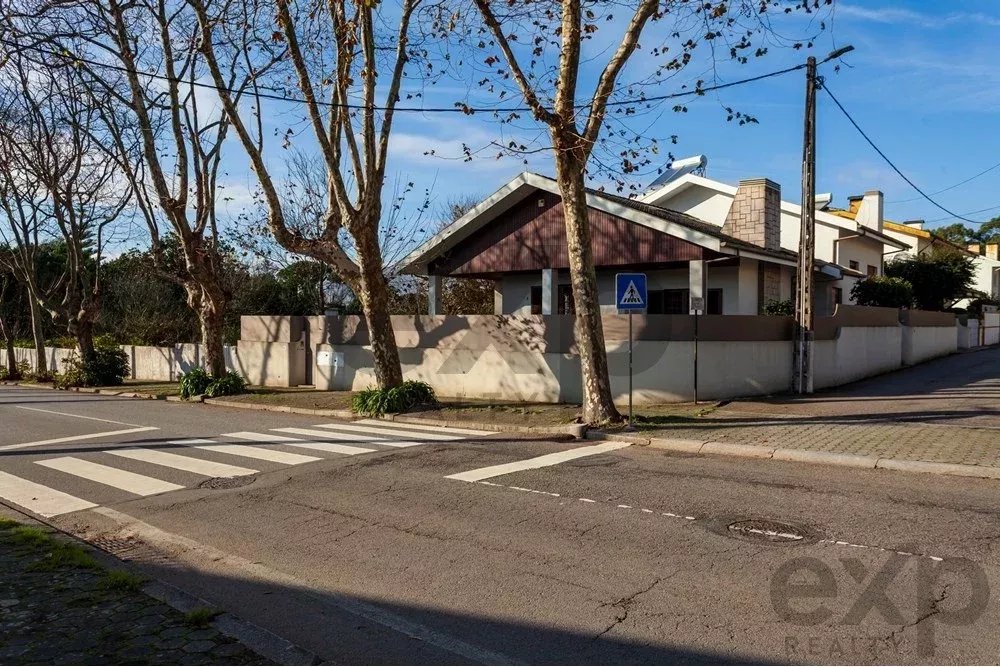 Casa Espaçosa em Vila Nova De Gaia com 4 Quartos