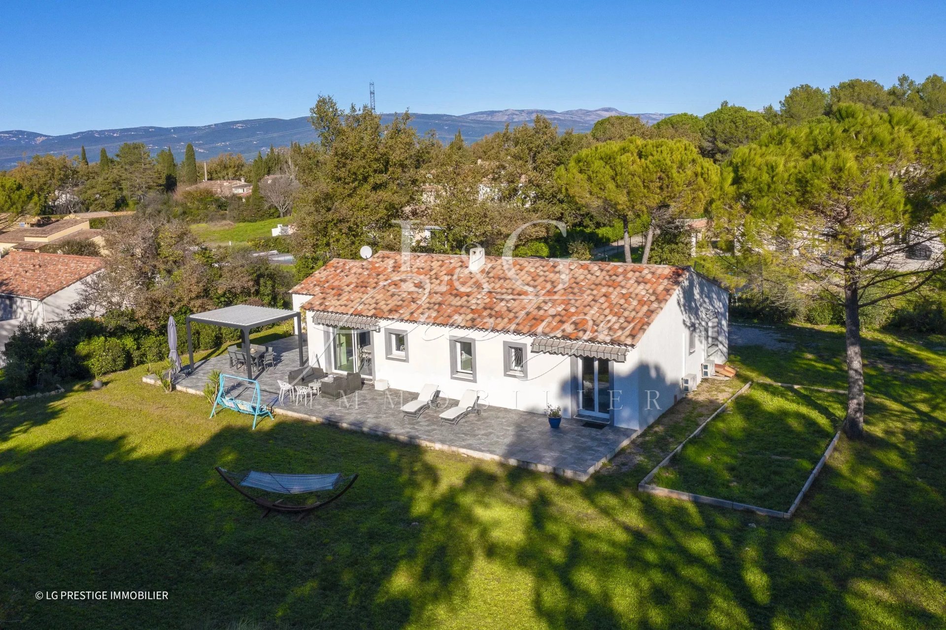 83600 BAGNOLS-EN-FORÊT VILLA