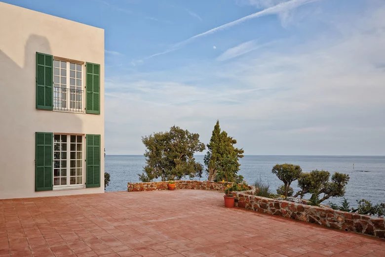 VILLA PIEDS DANS L'EAU