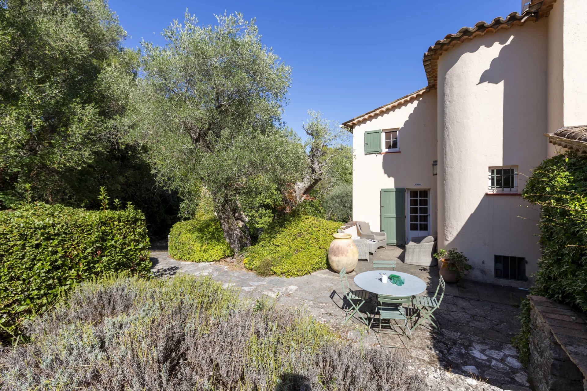 Beautiful house with swimming pool and large grounds - Grasse St Jacques Beautiful house with swimming pool and large grounds - Grasse St Jacques