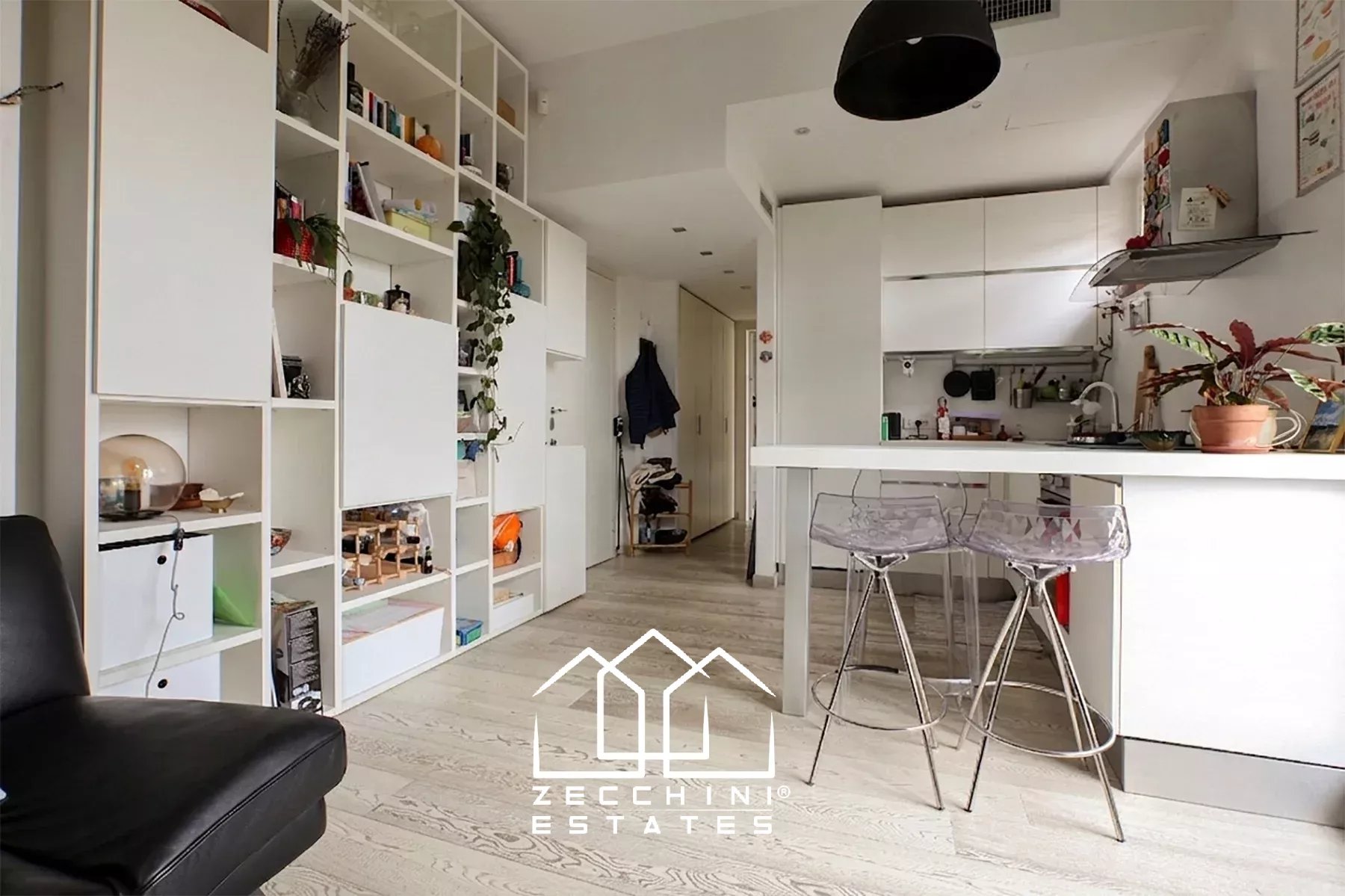 Pleasant one-bedroom with large terrace.