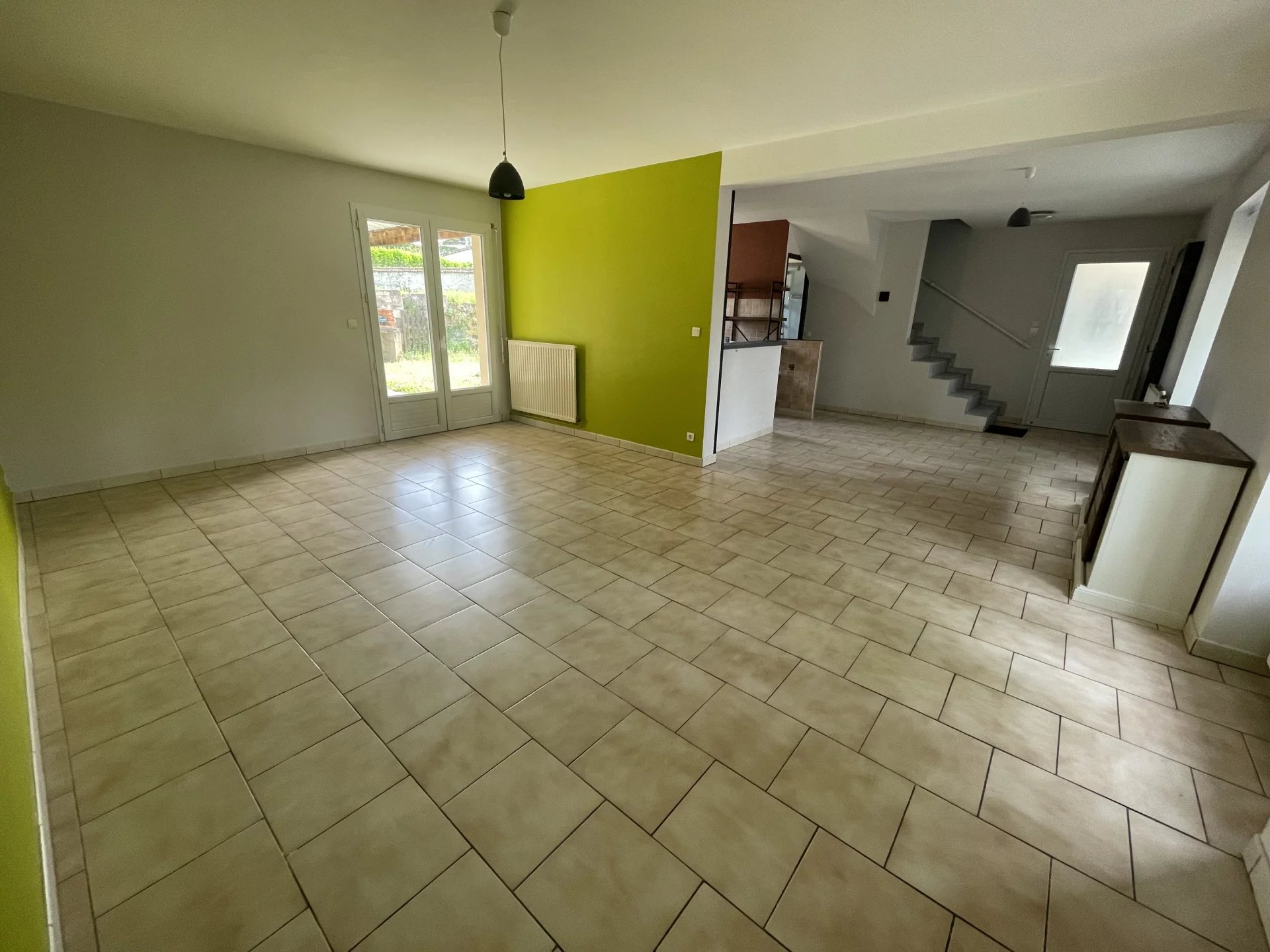 Charmante maison de ville en pierre avec jardin