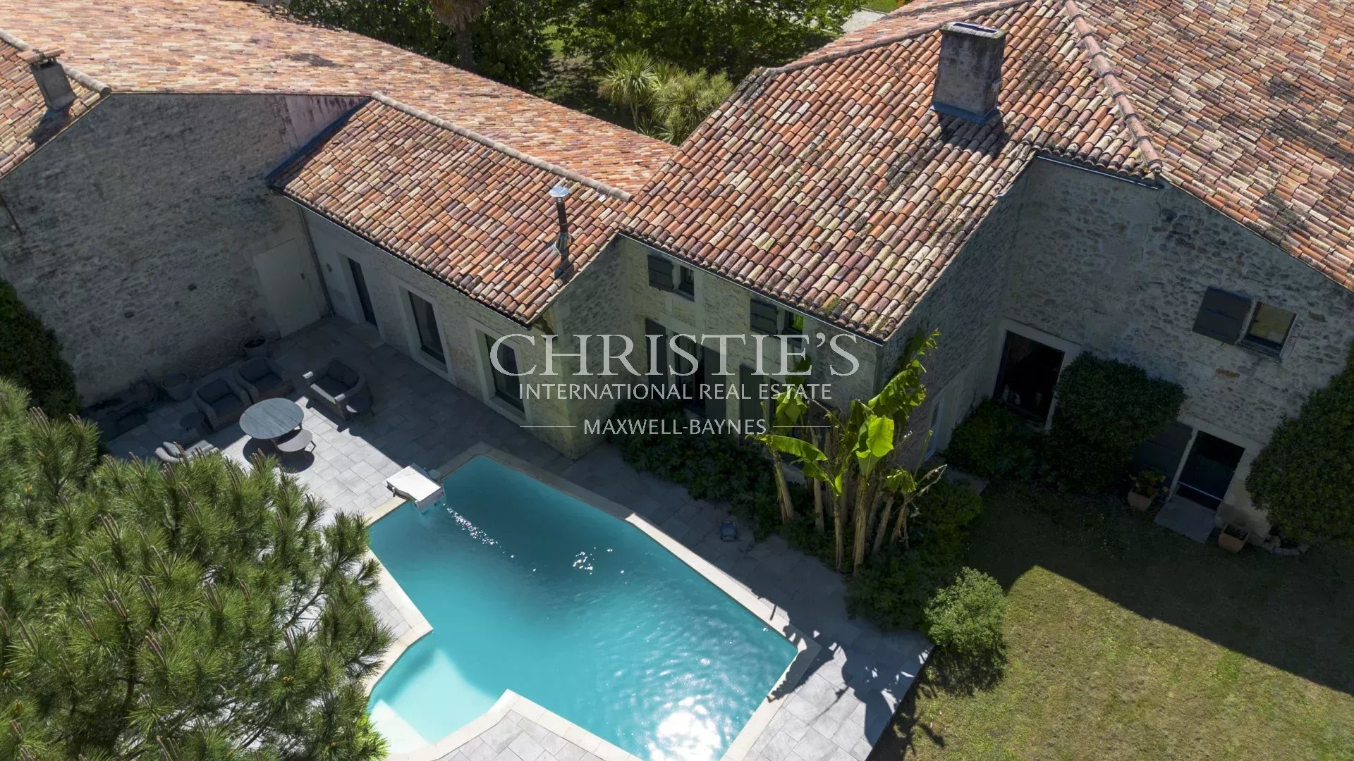7 Bedroom Villa/Townhouse's Image 3
