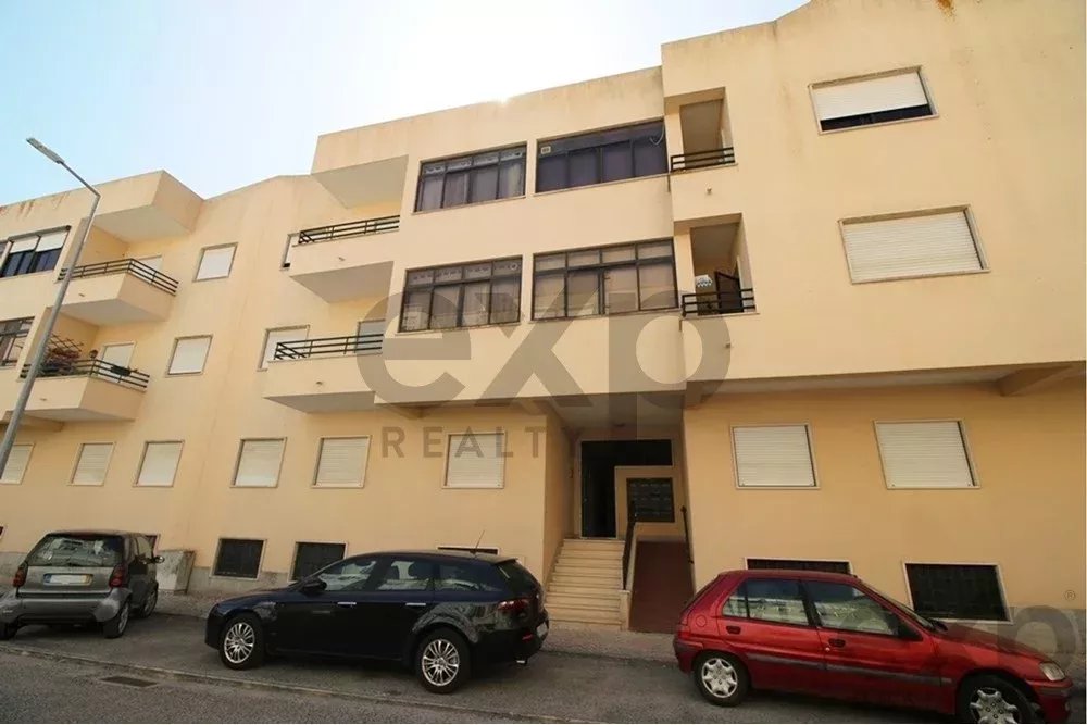 3 bedroom apartment with parking and storage in Santarém