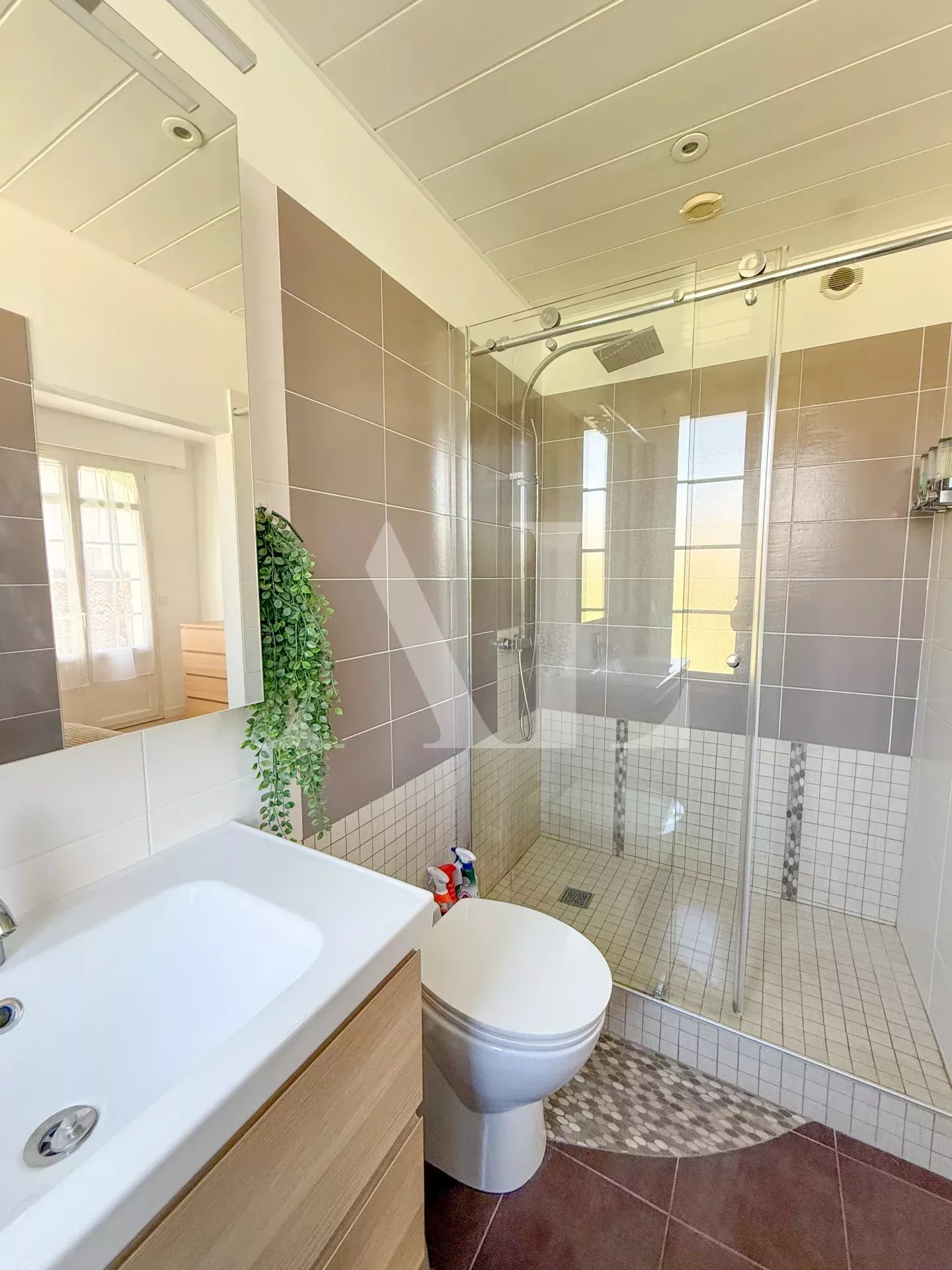 ANTIBES OUEST - VILLA AVEC PISCINE PROCHE MER À PIED