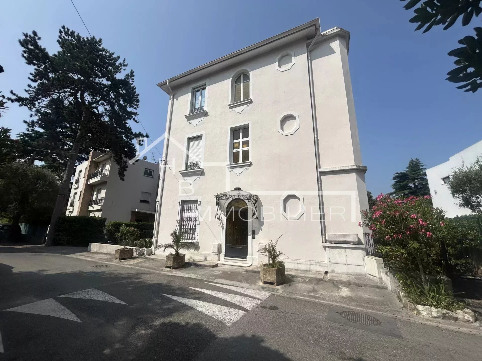Agence immobilière de 