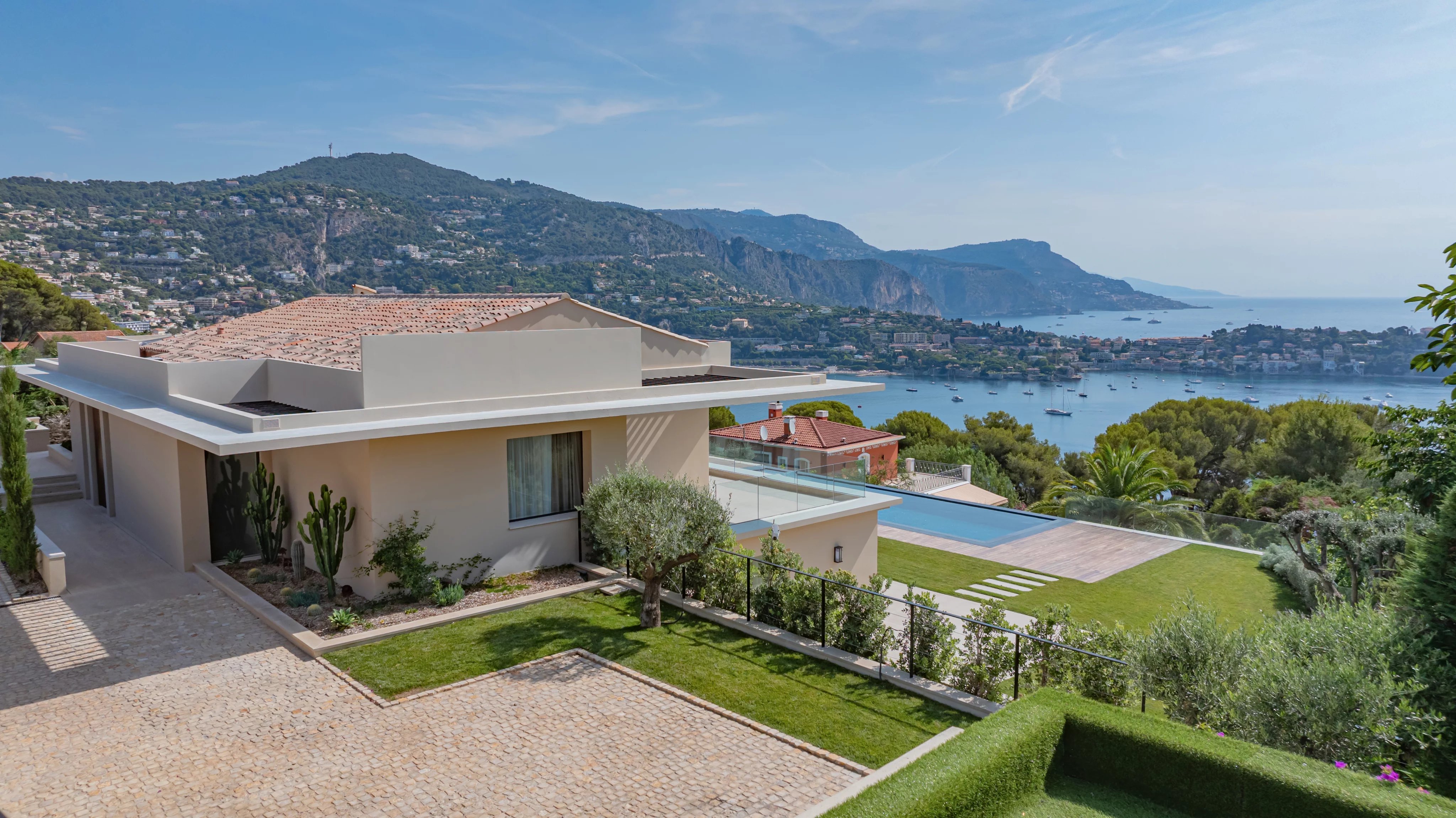 Contemporary elegance overlooking Saint-Jean-Cap-Ferrat